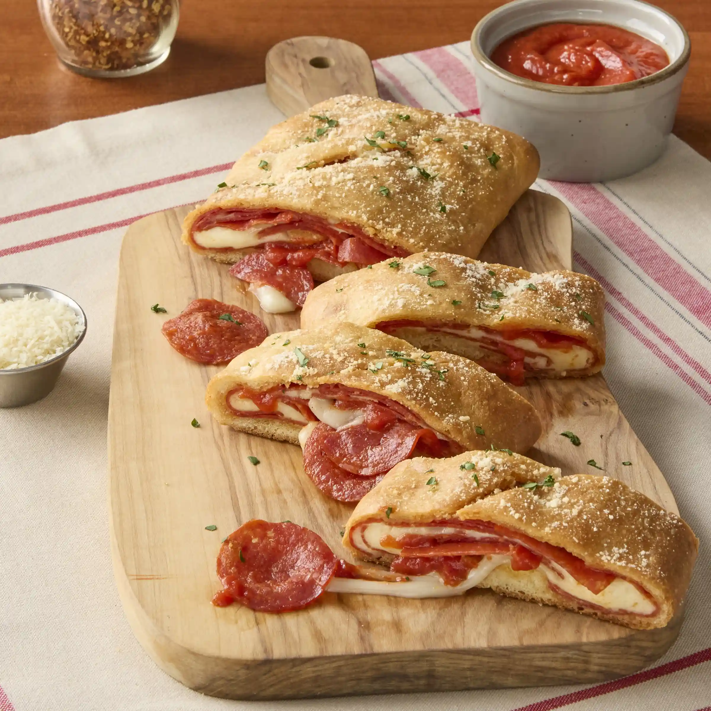 Hillshire Farm® Sliced Pepperoni, 14 slices per oz._image_2