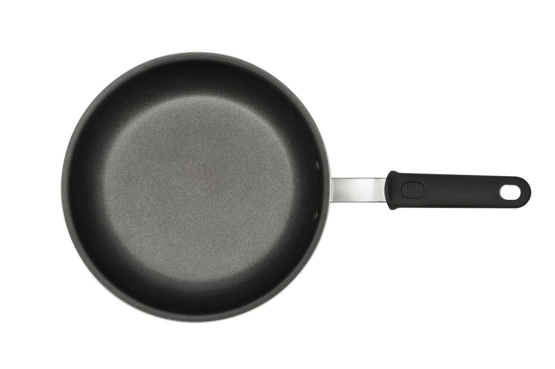 10-inch Wear-Ever® aluminum fry pan with SteelCoat x3™ nonstick coating and silicone handle