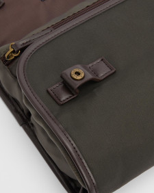 Waxed Hanging Washbag Olive/Beacon