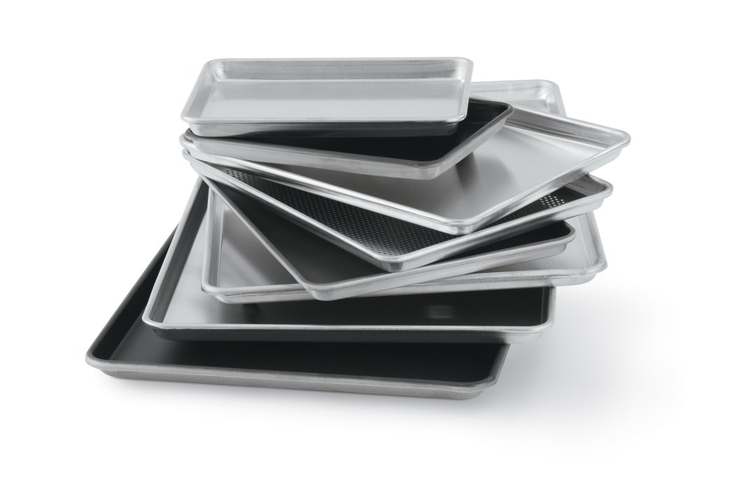 Full-size Wear-Ever® heavy-duty aluminum sheet pan with natural finish