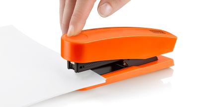 Precision staple guide creates even pressure for reliable jam protection.