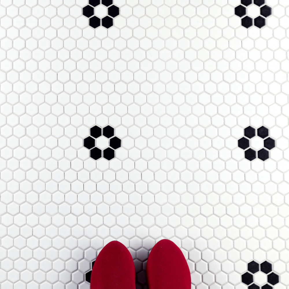 Metro 1″ Hex Matte White w/Single Flower 10-1/4 in. x 11-7/8 in. Porcelain Mosaic Tile