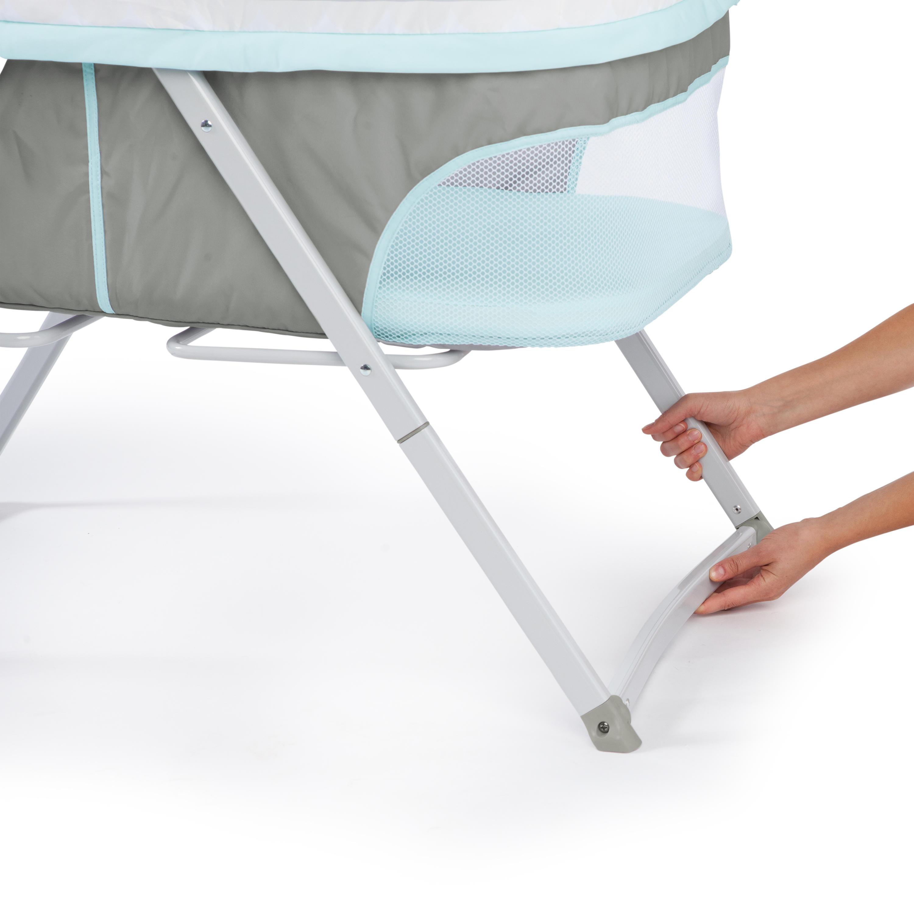 FoldAway Rocking Bassinet™ � Juniper™