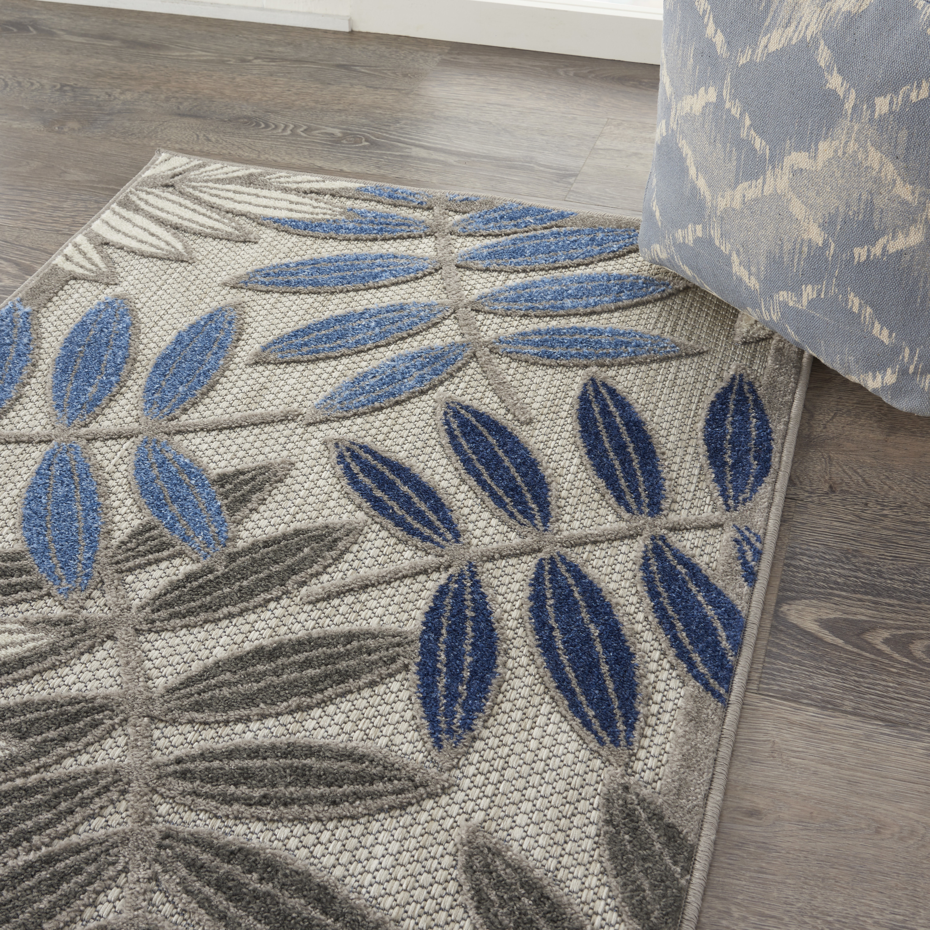 Nourison Aloha 2'8" x 4' Grey Blue Tropical Rug