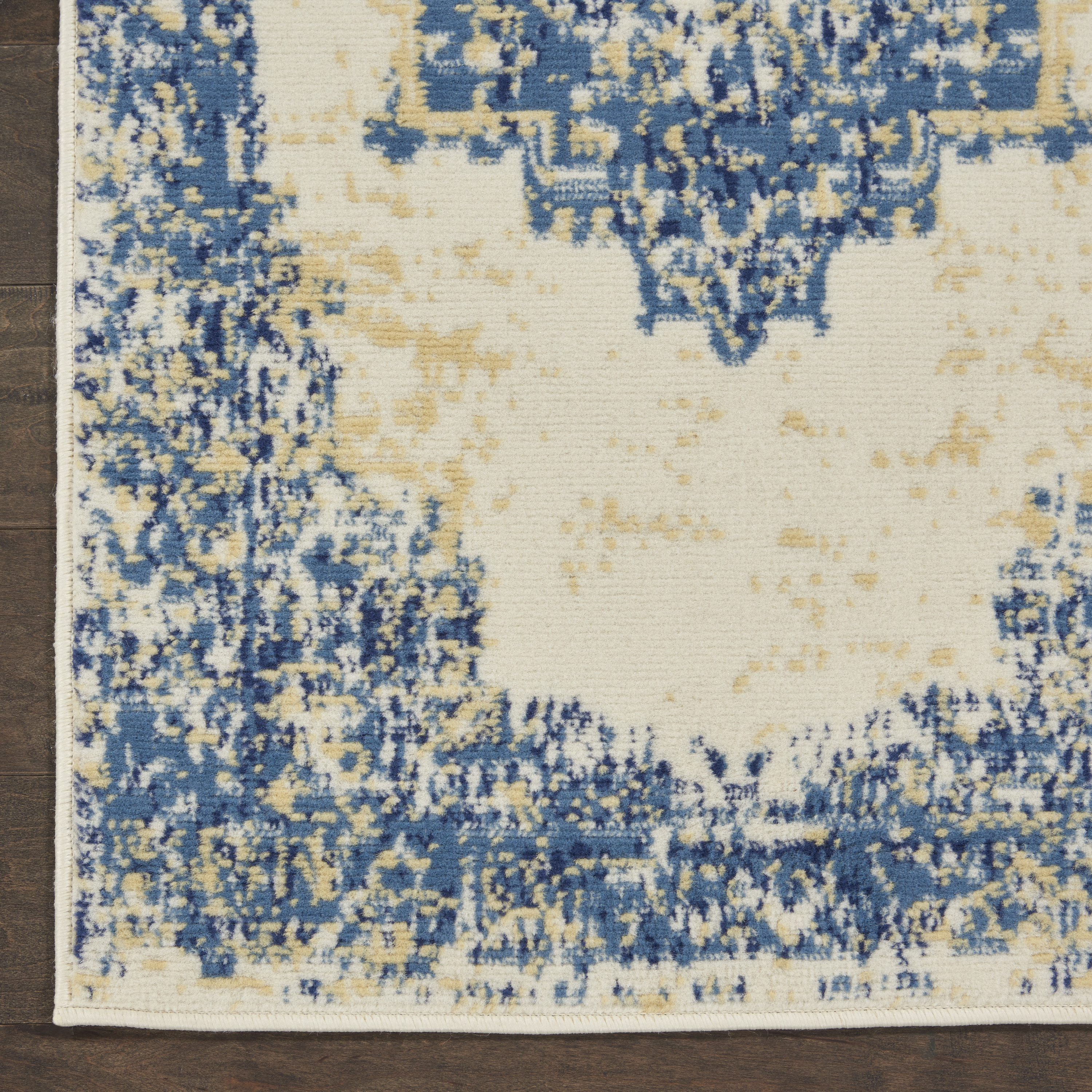 Nourison Grafix 2'3" x 7'6" White Vintage Indoor Rug