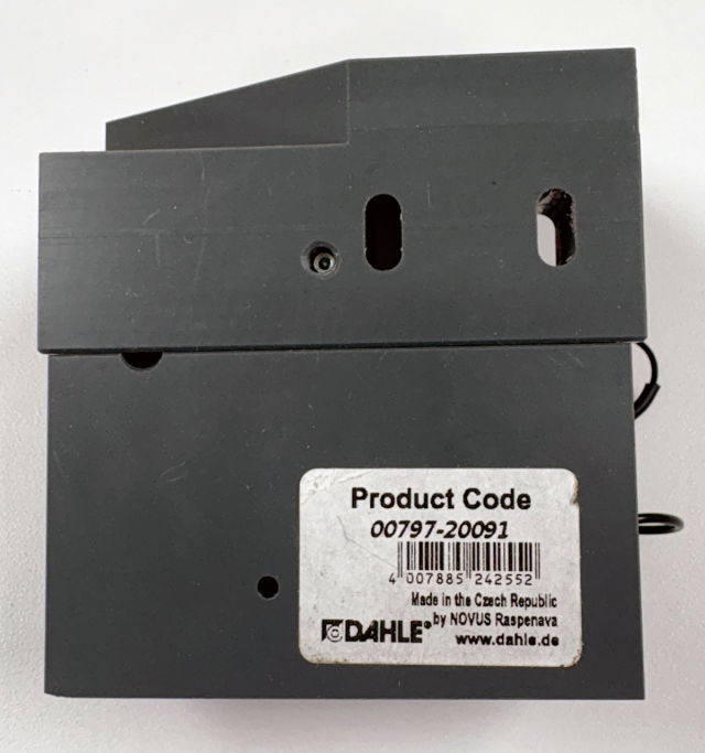 Illuminates the entire cutting line for superior accuracy.