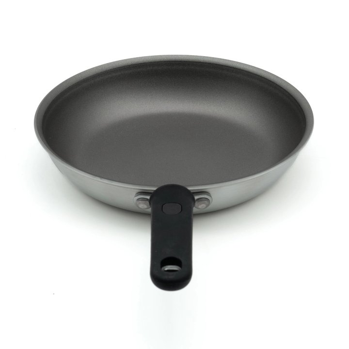 10-inch Wear-Ever® rivetless fry pan with PowerCoat2™ nonstick coating and silicone handle