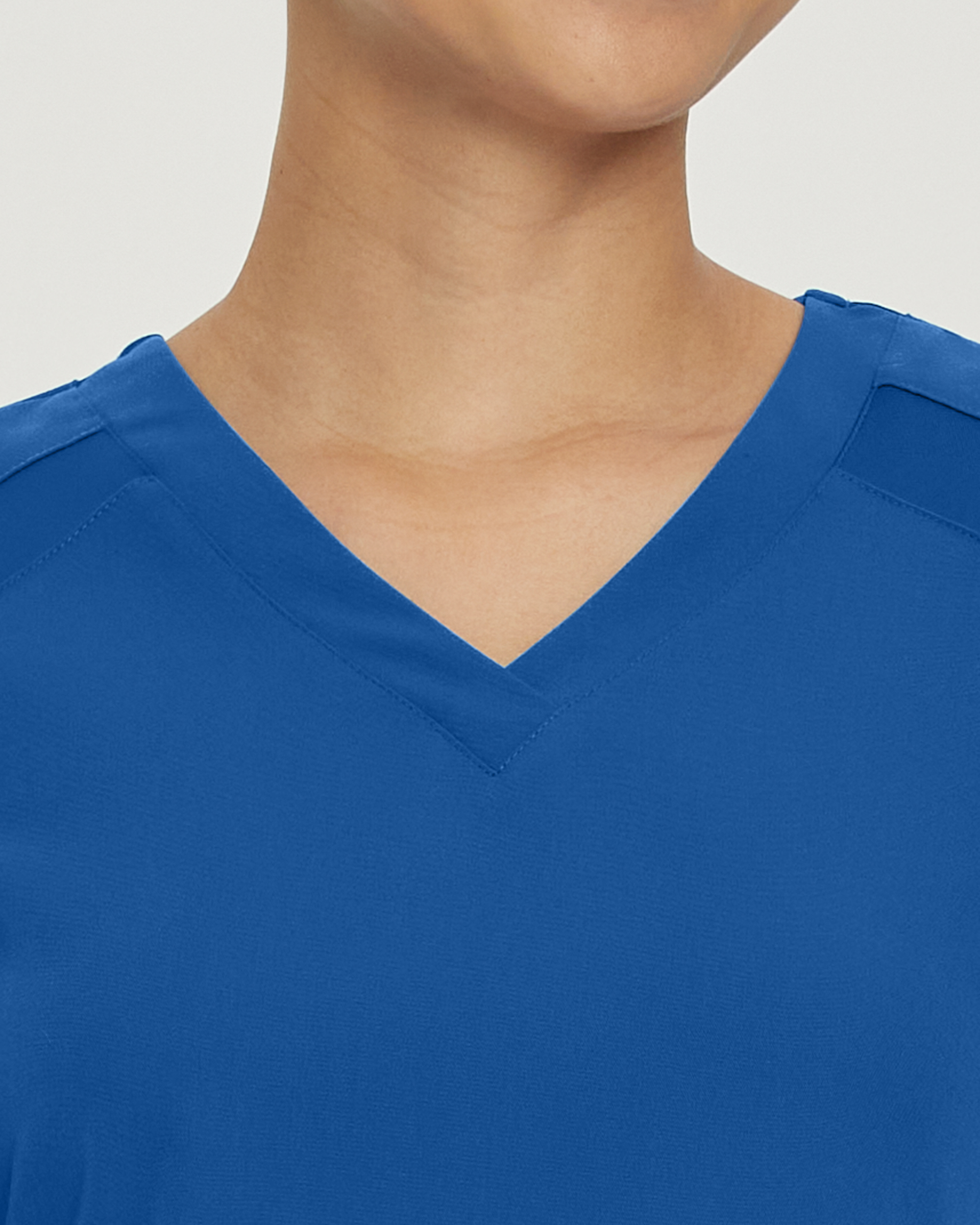 White Cross V-Tess 950 Women&#8216;s Breathable 4-Pocket V-Neck Scrub Top with Side Vents WSL-White Cross