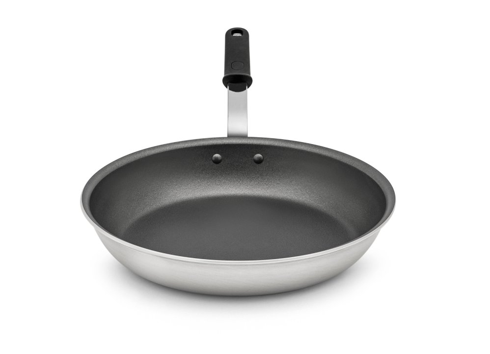 14-inch Wear-Ever® aluminum fry pan with SteelCoat x3™ nonstick coating and silicone handle