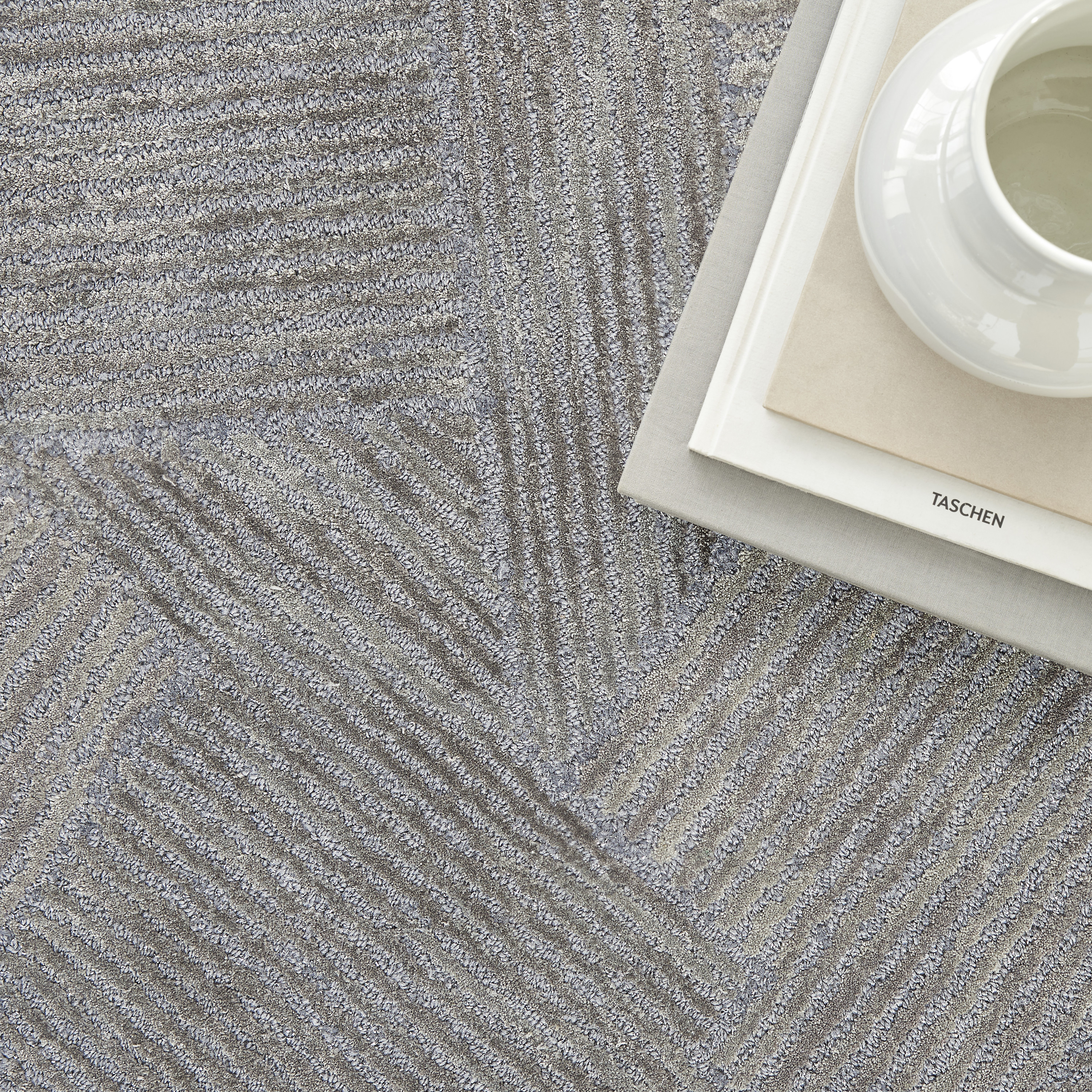 Michael Amini Ma30 Star 5'3" x 7'3" Slate Modern Indoor Rug