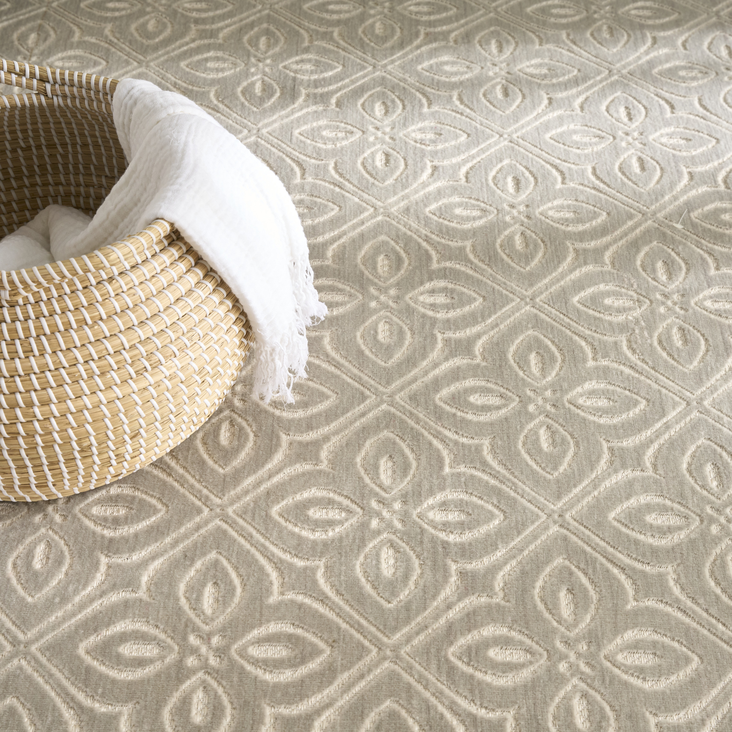 Nourison Washable Charm 8' x 10' Silver Ivory Contemporary Indoor Rug