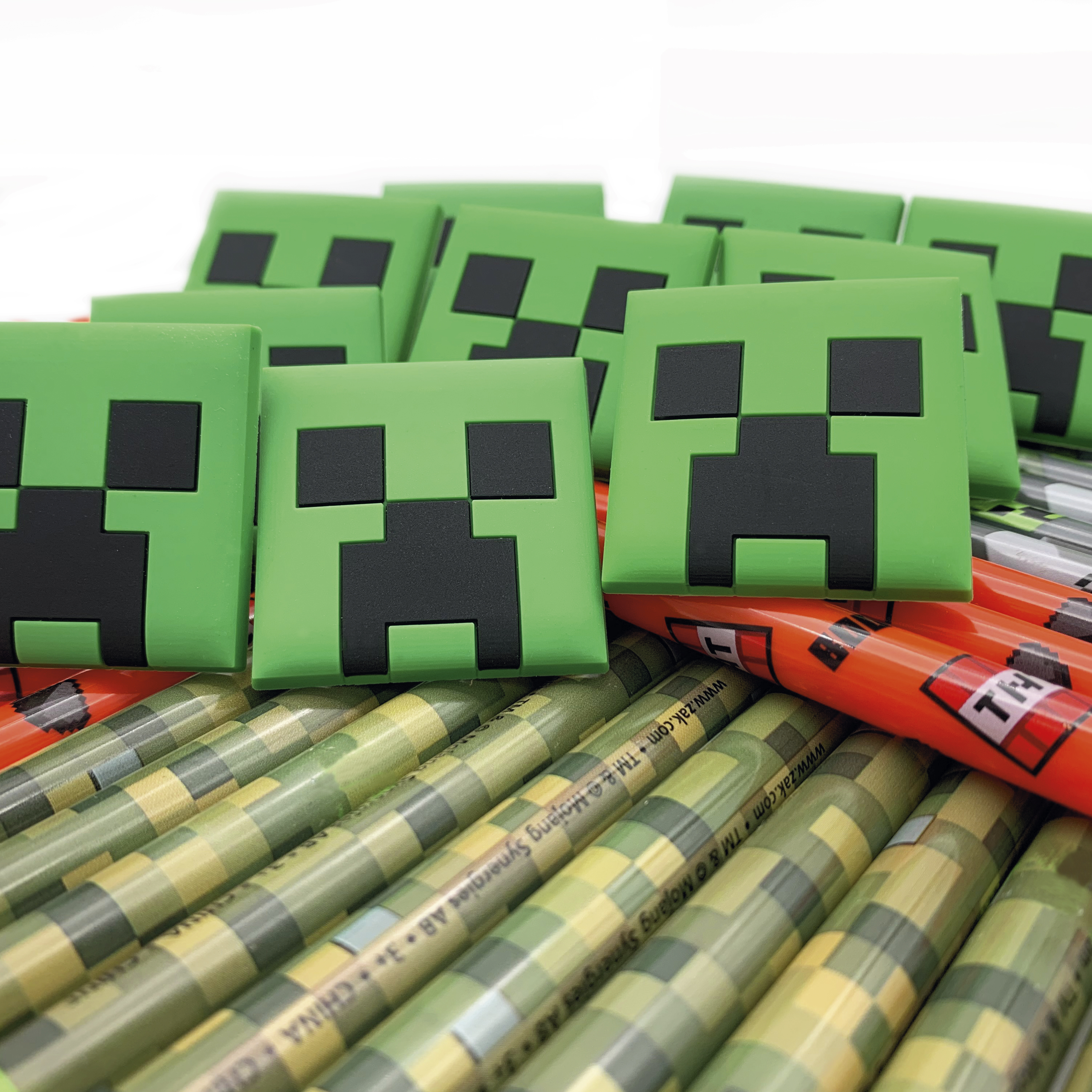 Minecraft Reusable Straws and Medallions, Creepers, 40-piece set slideshow image 7
