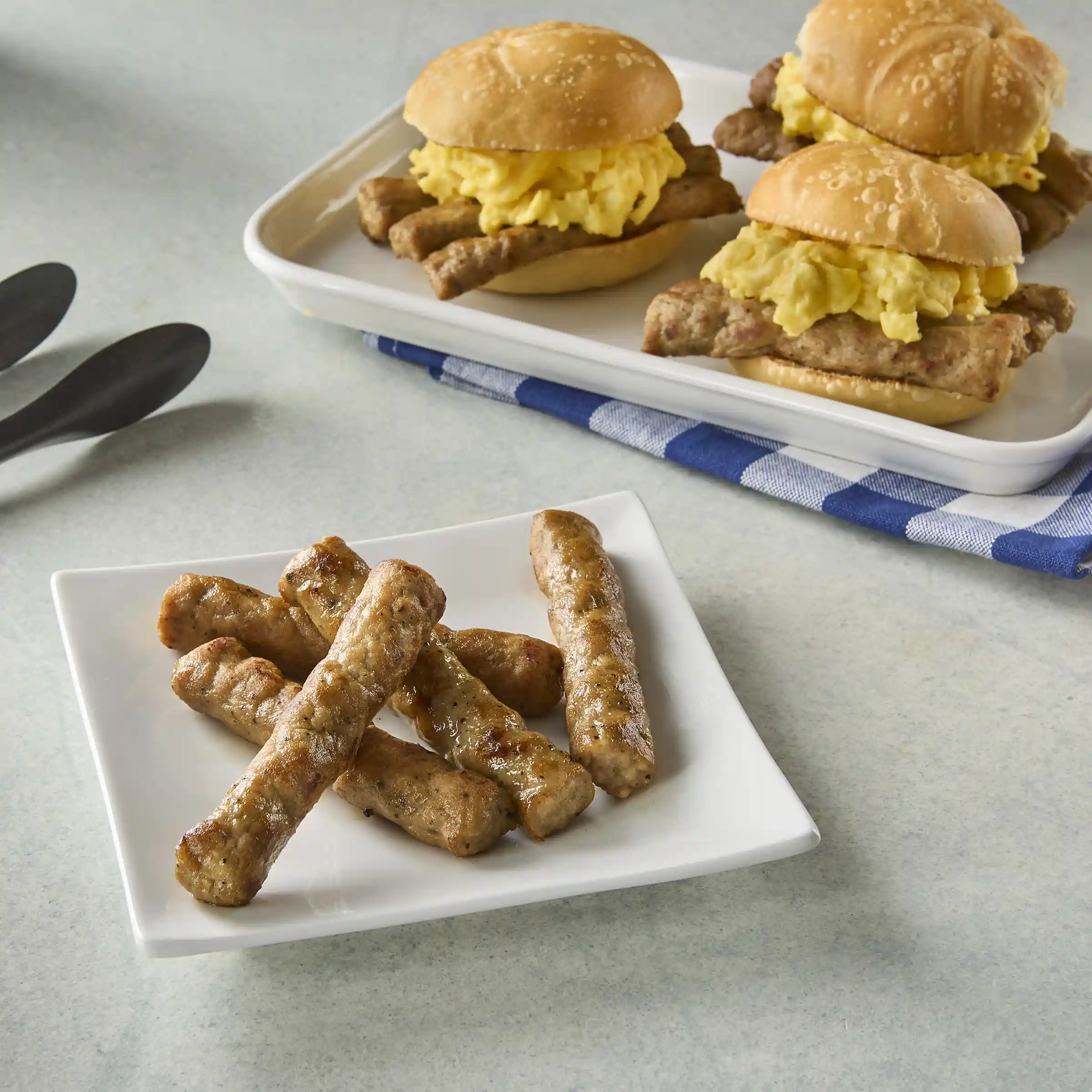 Jimmy Dean® Chicken Breakfast Skinless Sausage Link 0.8 oz. https://images.salsify.com/image/upload/s--SOd8TyXa--/q_25/431b3a785629373bf389e0536325b283a9deb102.webp