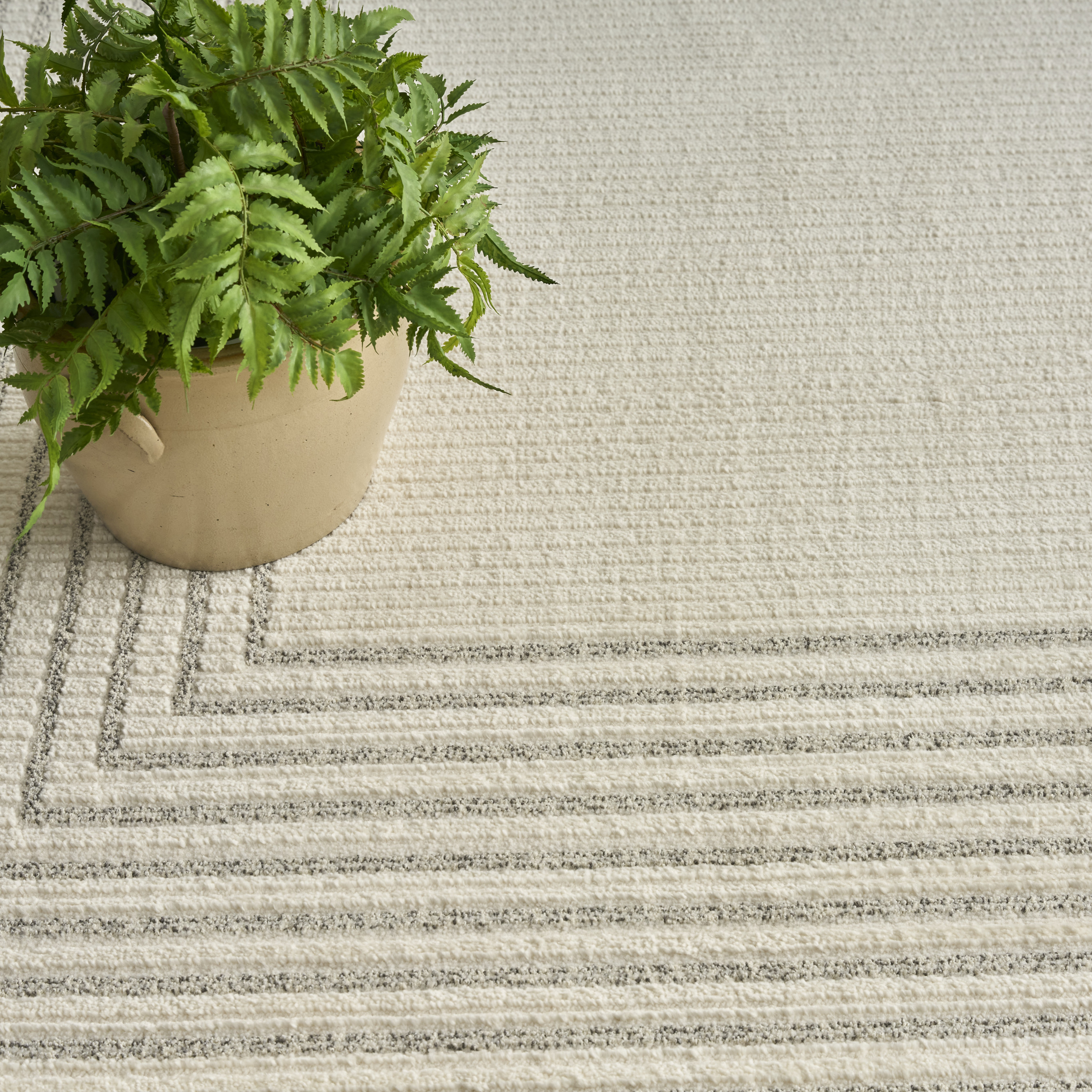 Nourison Ivory Hues 5'3" x 7'3" Ivory Grey Modern Indoor Rug