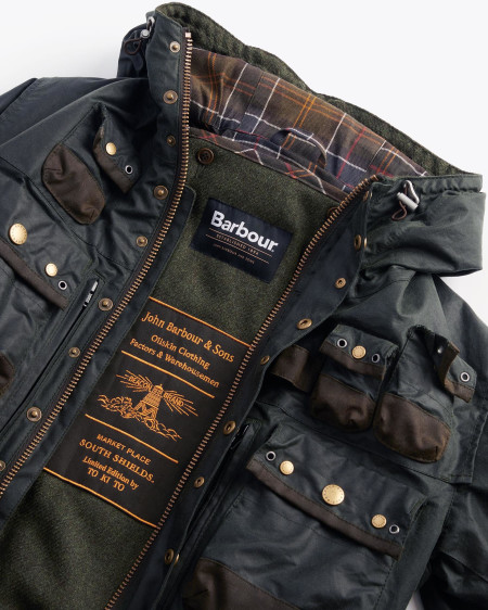 Barbour x TO KI TO Wachsjacke Military