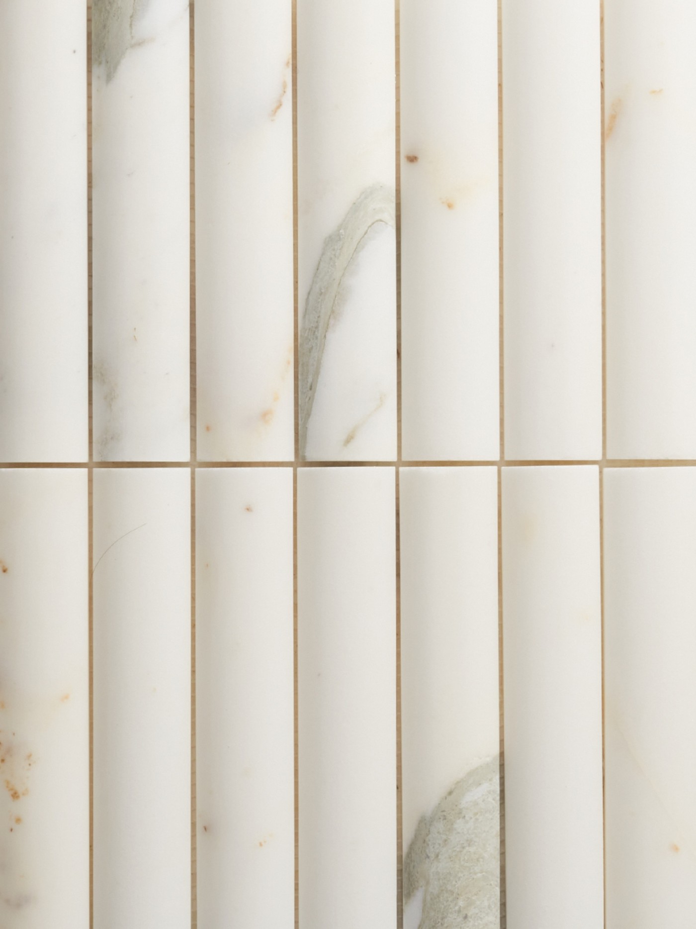 2 rows of white marble tile.