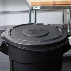 Rubbermaid Commercial, BRUTE, Self-Draining, Round, Plastic, 55 gal, Black, Receptacle Lid