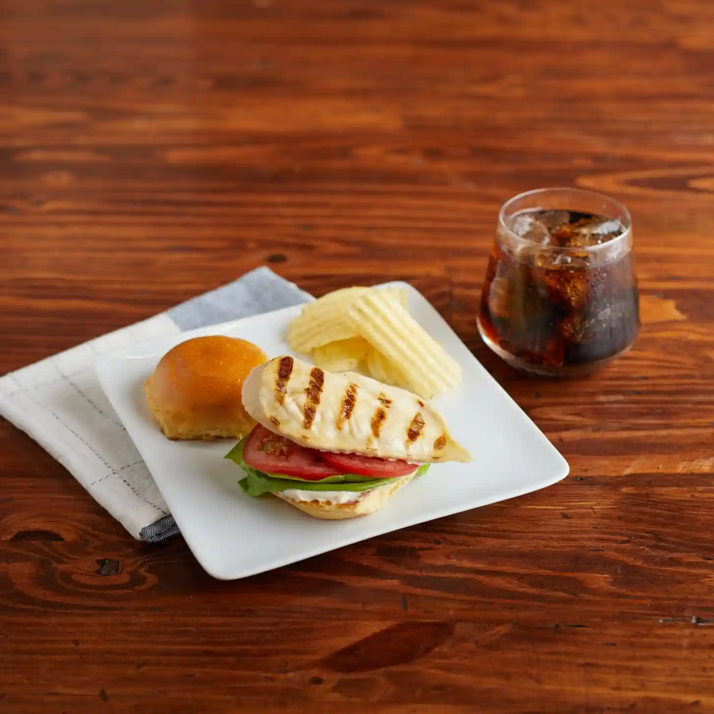Tyson® All Natural* IF Unbreaded Boneless Skinless Chicken Breast Filets, 4 oz. https://images.salsify.com/image/upload/s--3hW0271K--/q_25/k8y5jczvwgdhlus3mmk1.webp