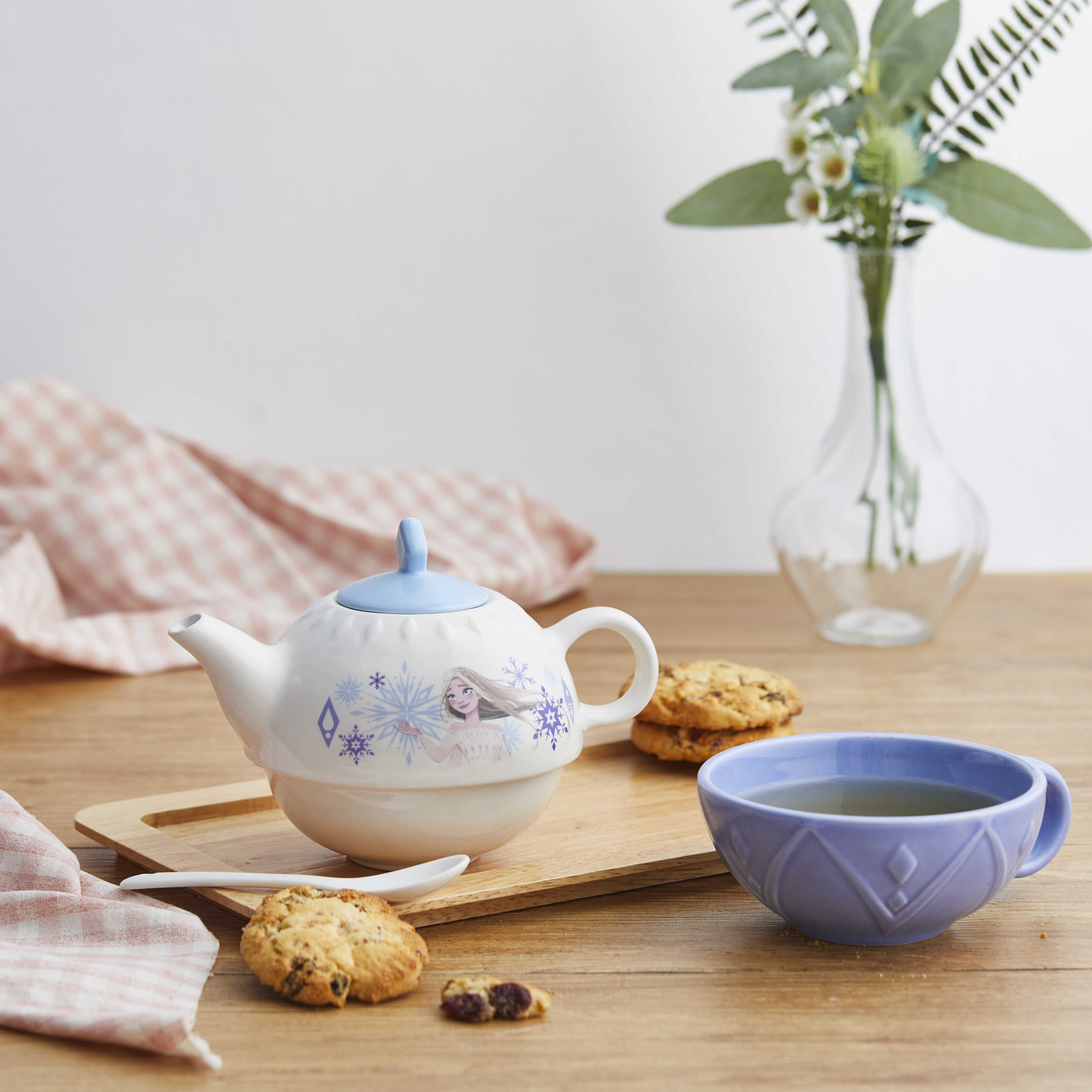 Disney Frozen 2 Movie Sculpted Ceramic Tea Set, Princess Elsa, 4-piece set slideshow image 4 Disney Frozen 2 Movie Sculpted Ceramic Tea Set, Princess Elsa, 4-piece set slideshow image 4