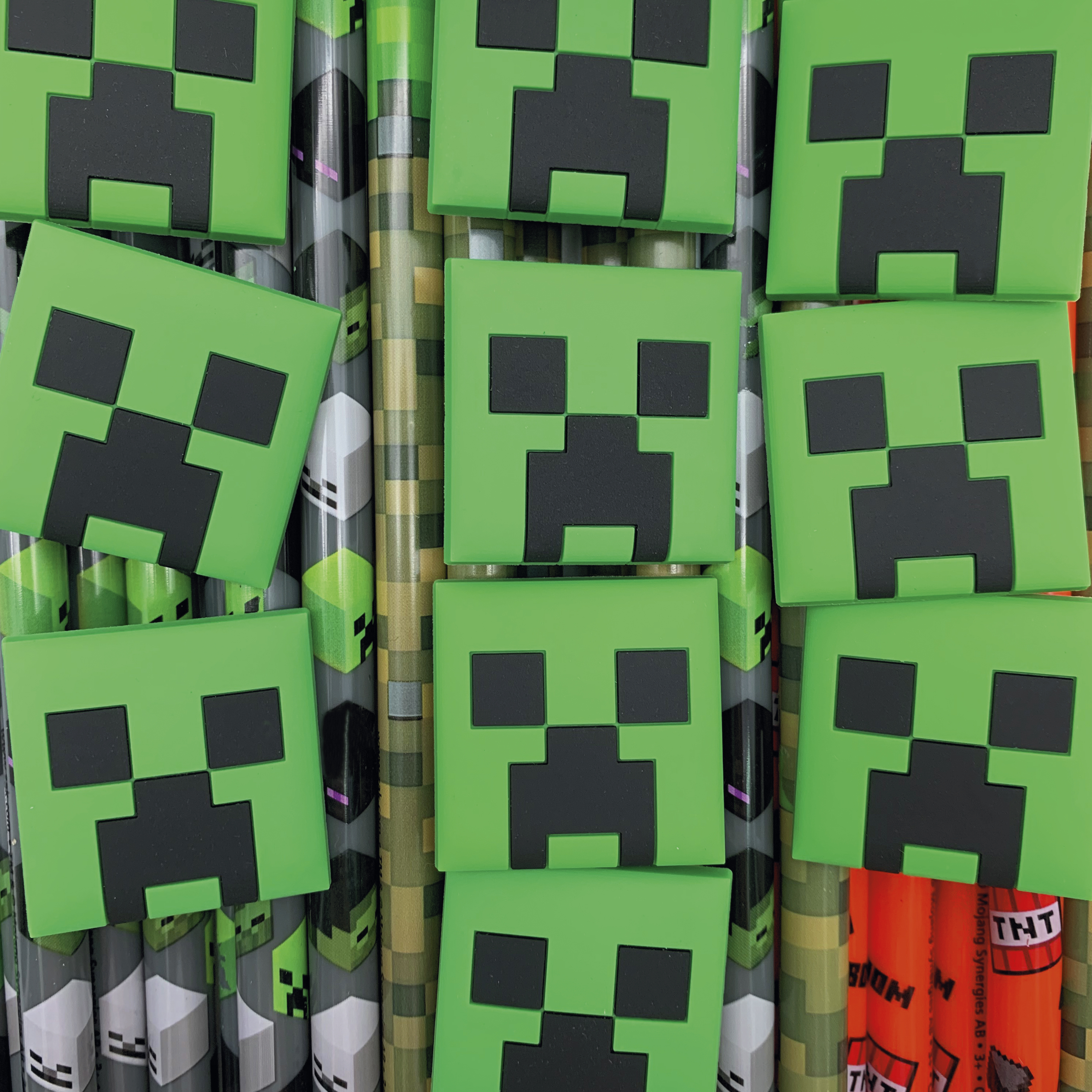 Minecraft Reusable Straws and Medallions, Creepers, 40-piece set slideshow image 5