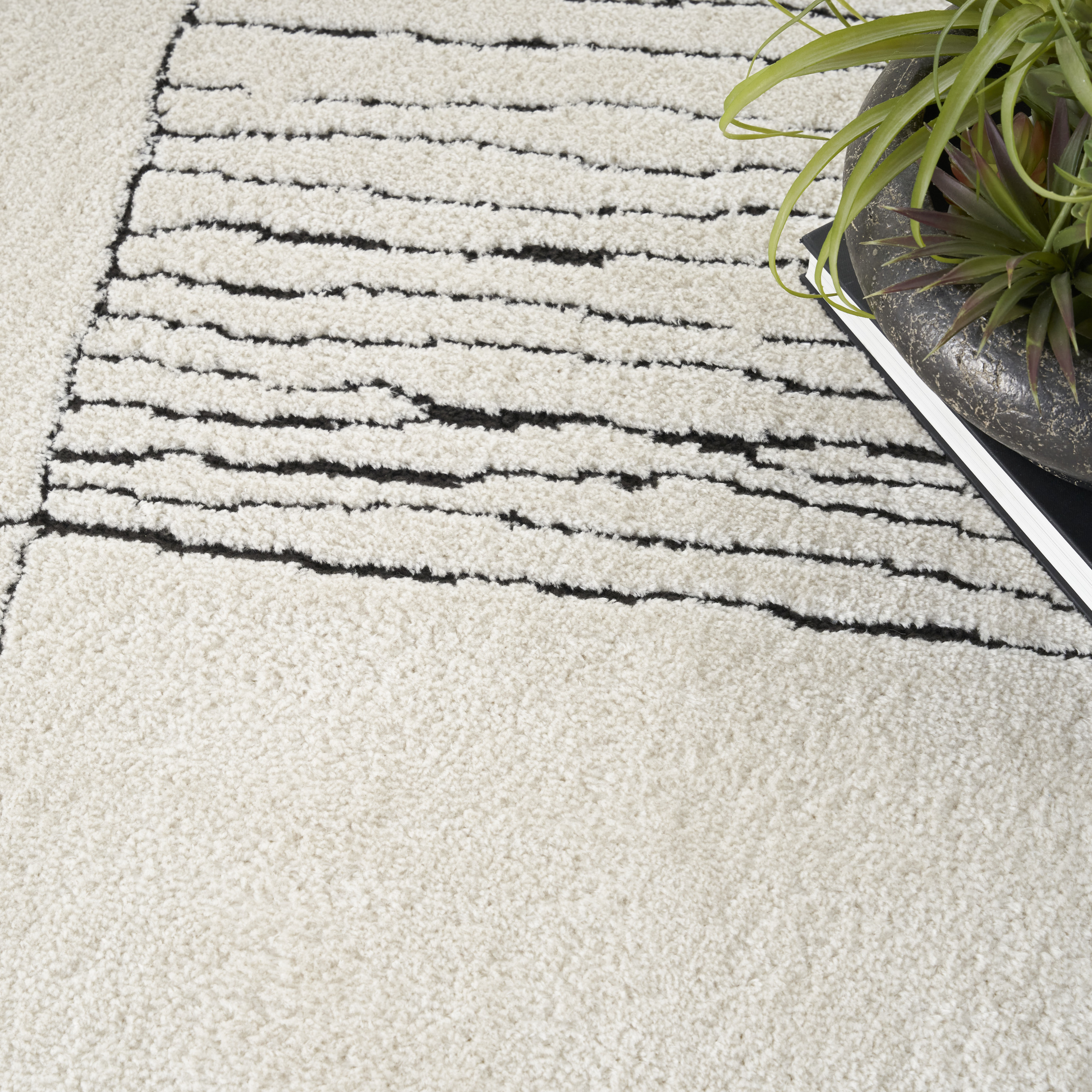 Nourison Modern Comfort 5'3" x 7' Ivory Black Scandinavian Indoor Rug