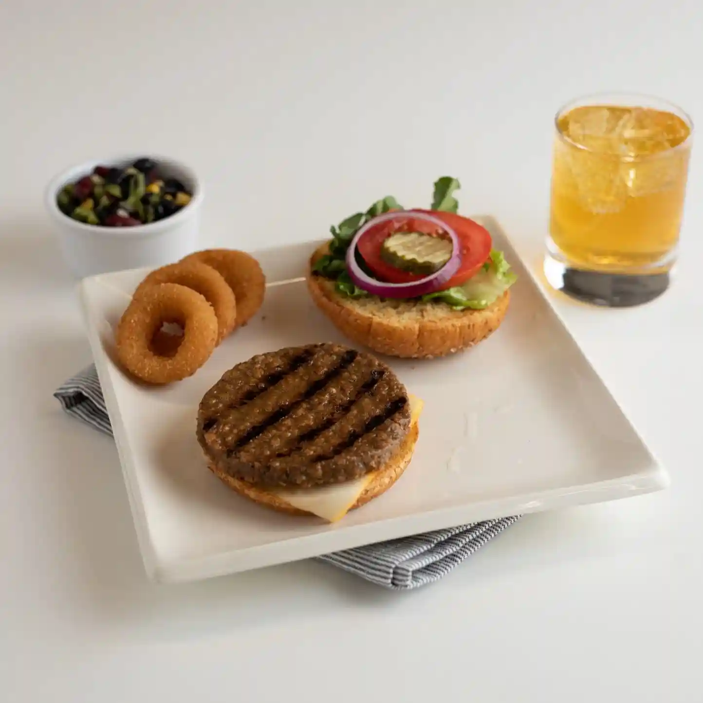 MinutemanTM Fully Cooked Flame Grilled Beef and Chicken Patties, 3 oz. https://images.salsify.com/image/upload/s--vWKhz0cV--/q_25/ablwcjqk2pwcgtt7yln6.webp