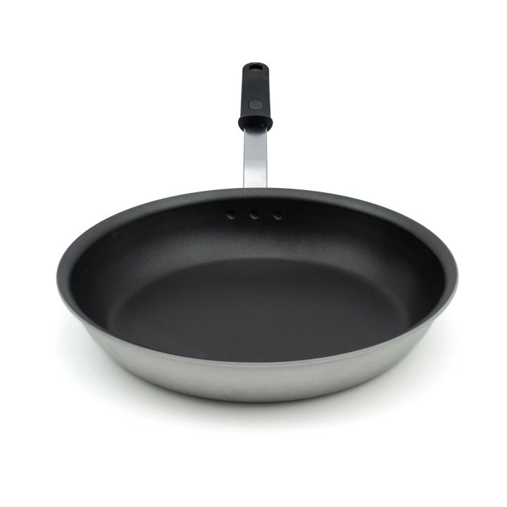 14-inch Wear-Ever® rivetless fry pan with CeramiGuard® II nonstick coating and silicone handle