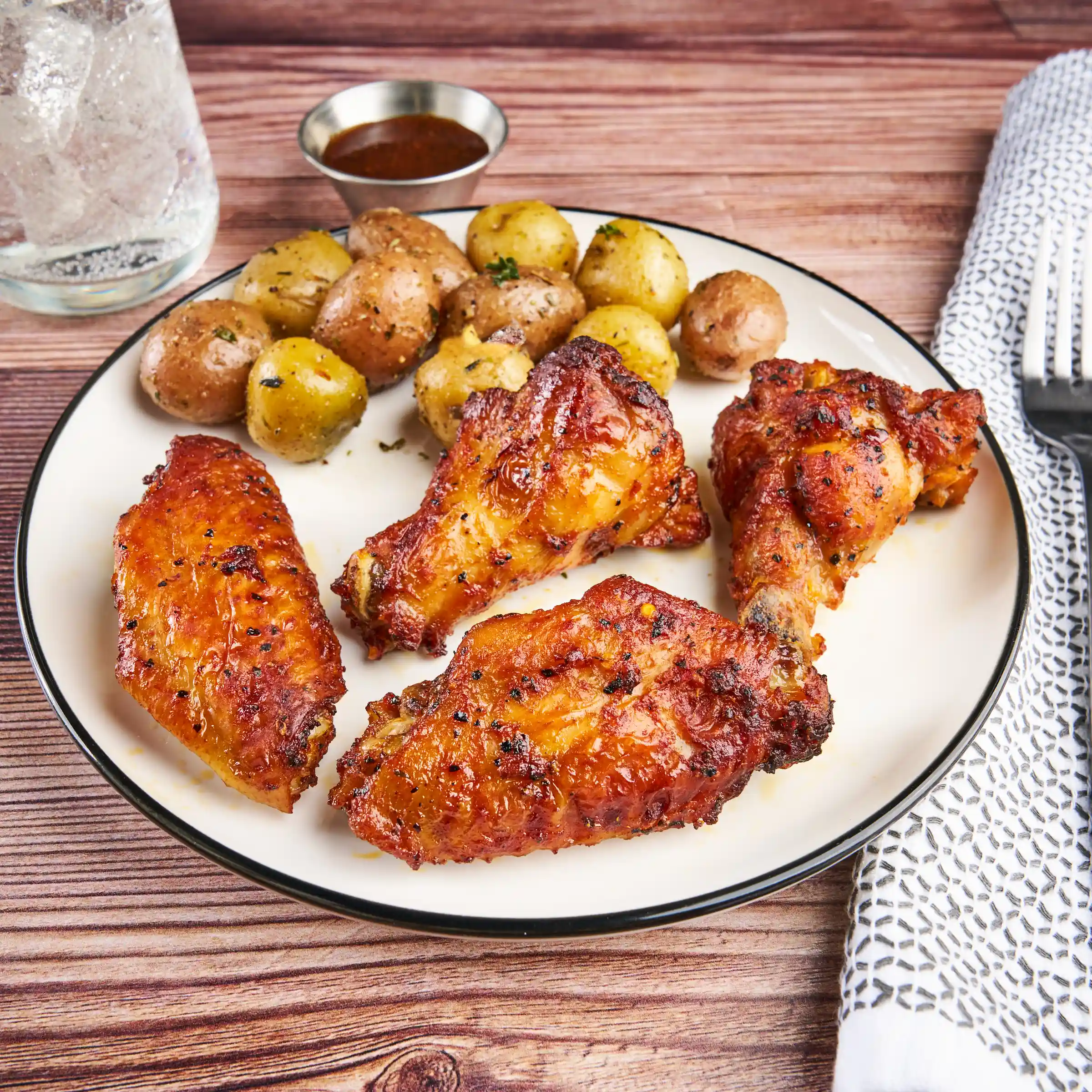 Tyson® Pitmaster Fully Cooked Naturally Smoked Sweet Heat Dry Rub Bone-In Chicken Wing Sections, Jumbo https://images.salsify.com/image/upload/s--0aWFGIyA--/q_25/vxfrtjshz0uakrs8h4lm.webp