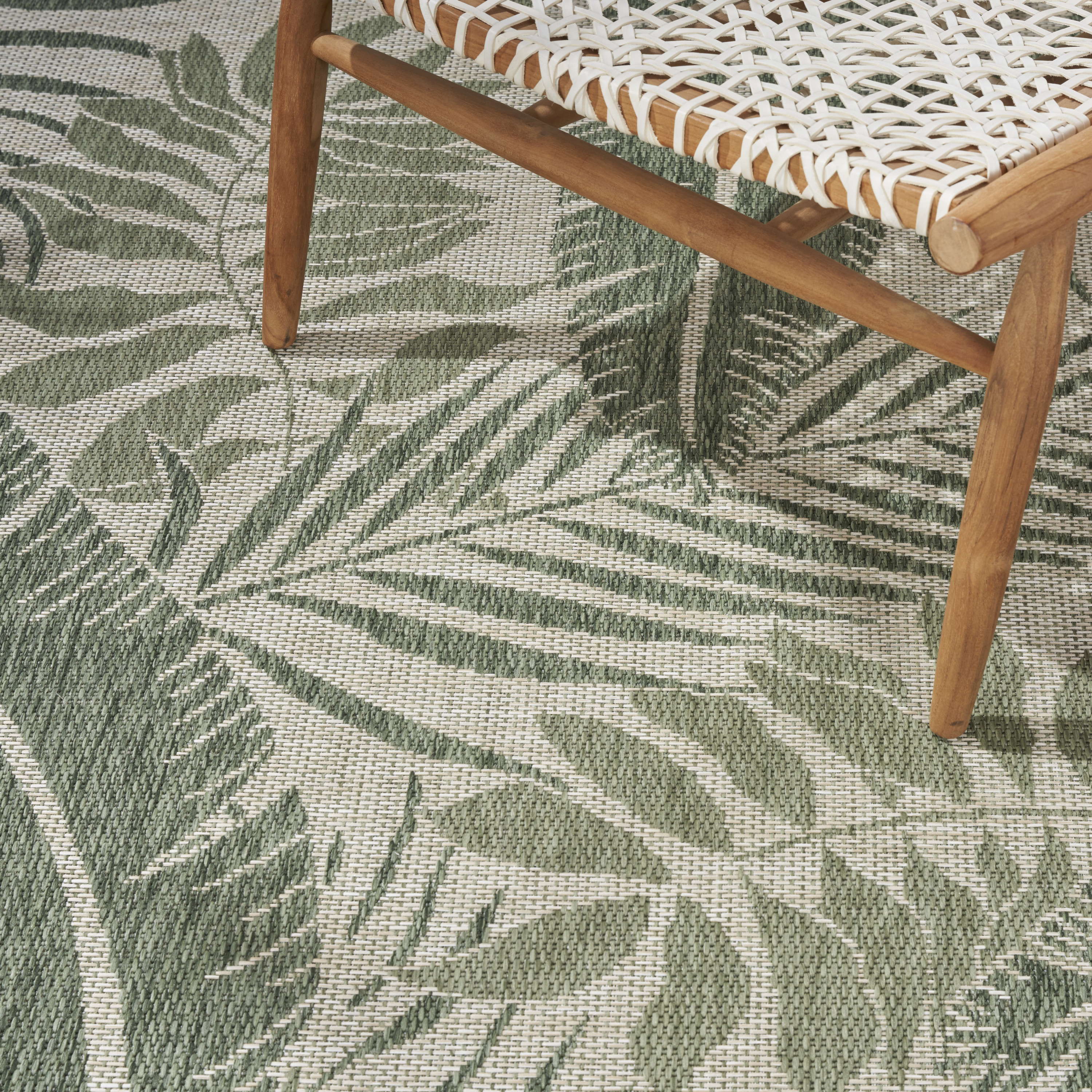 Nourison Garden Oasis 5' x 7' Ivory Green Outdoor Rug