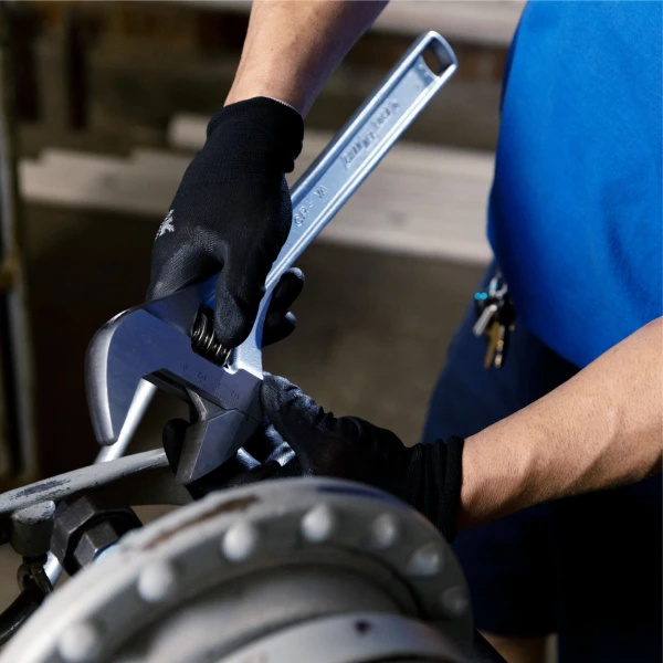 818 18-inch Adjustable Wrench