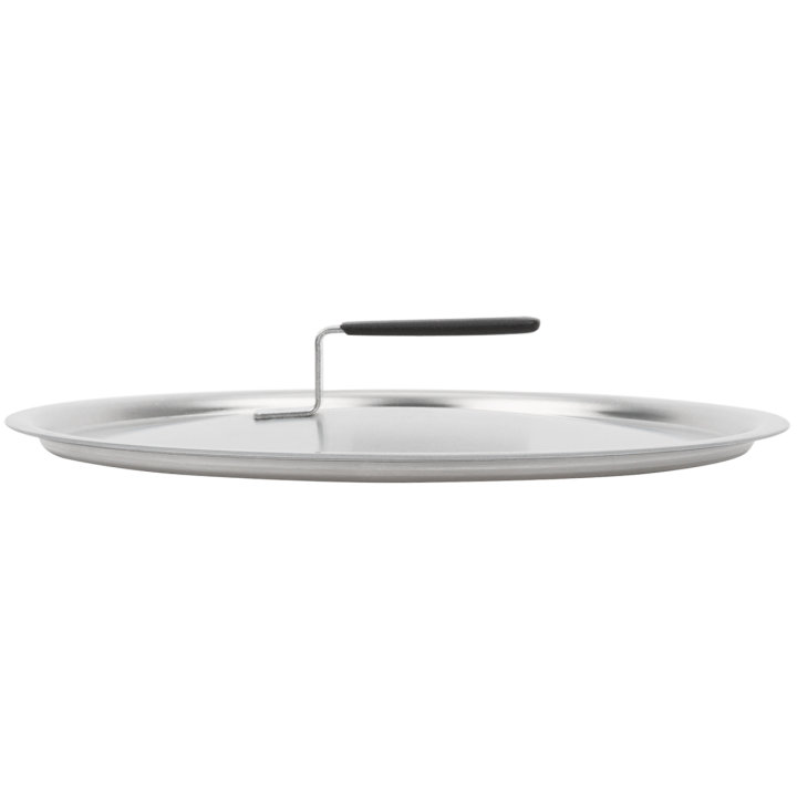 12 ¾-inch Wear-Ever® flat aluminum cover with dipped handle