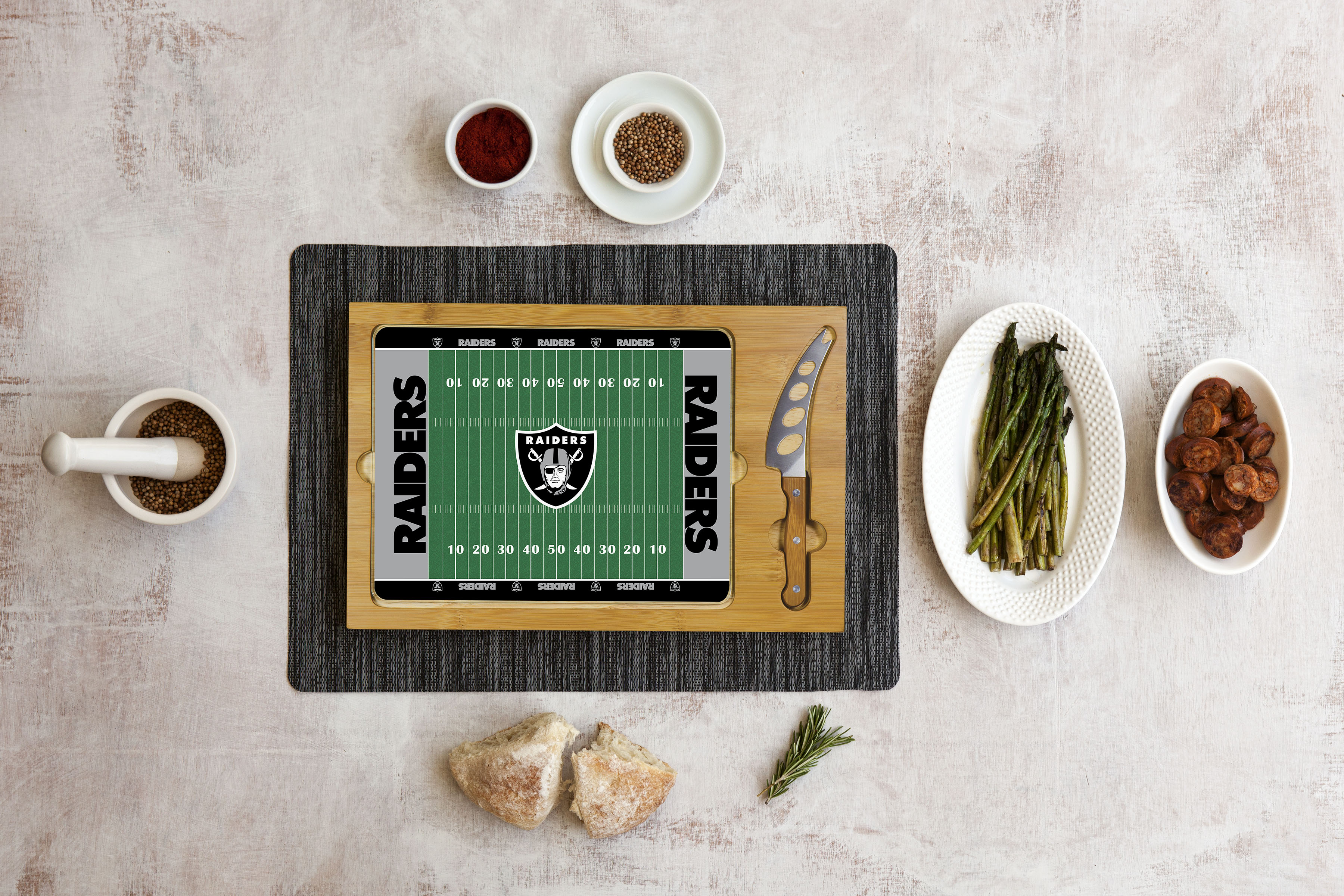 Las Vegas Raiders Football Field - Icon Glass Top Cutting Board & Knife Set
