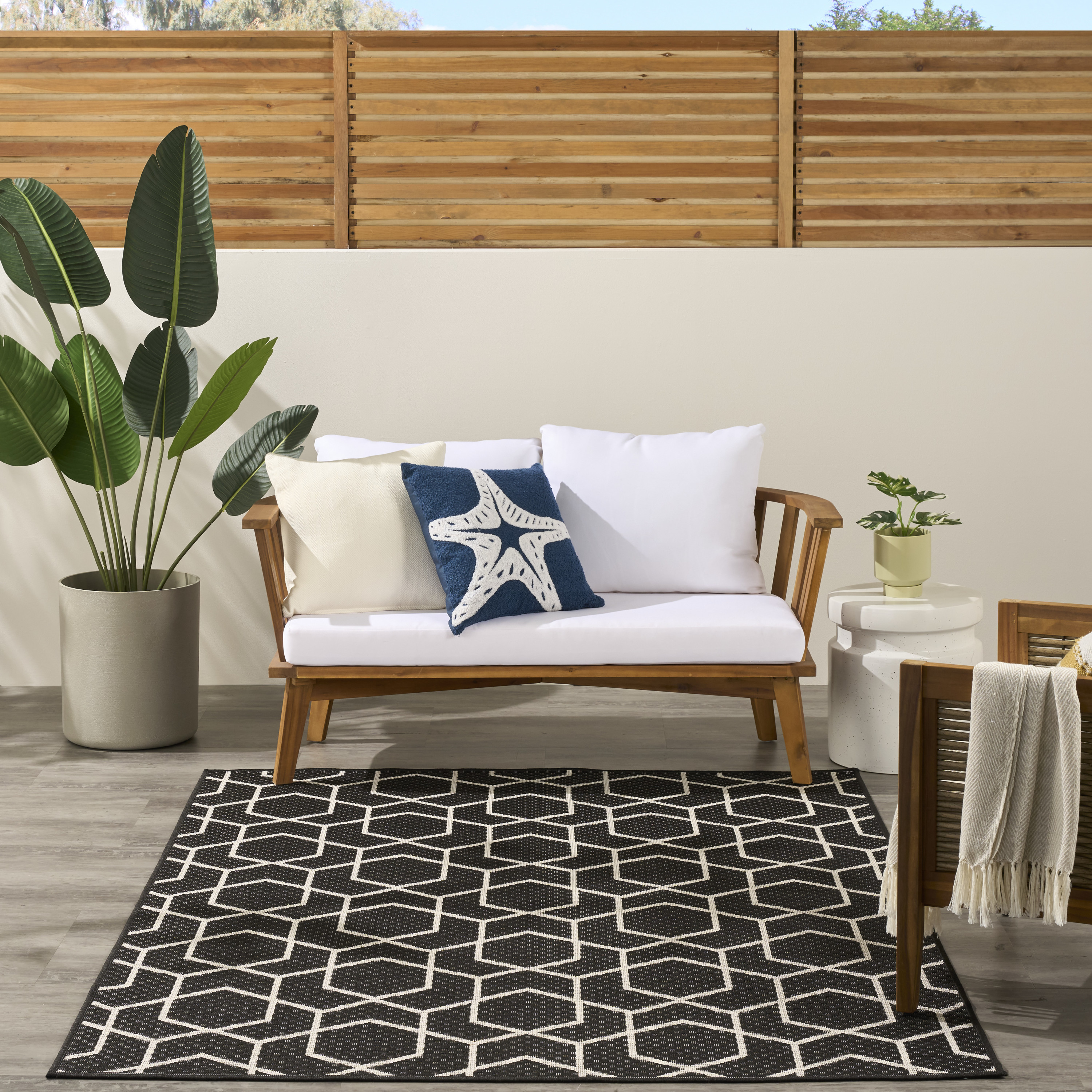 Nourison Horizon Indoor/Outdoor 5' x 7' Black Modern Rug