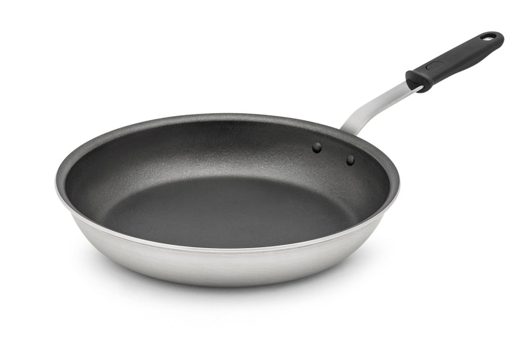 12-inch Wear-Ever® aluminum fry pan with CeramiGuard® II nonstick coating and silicone handle