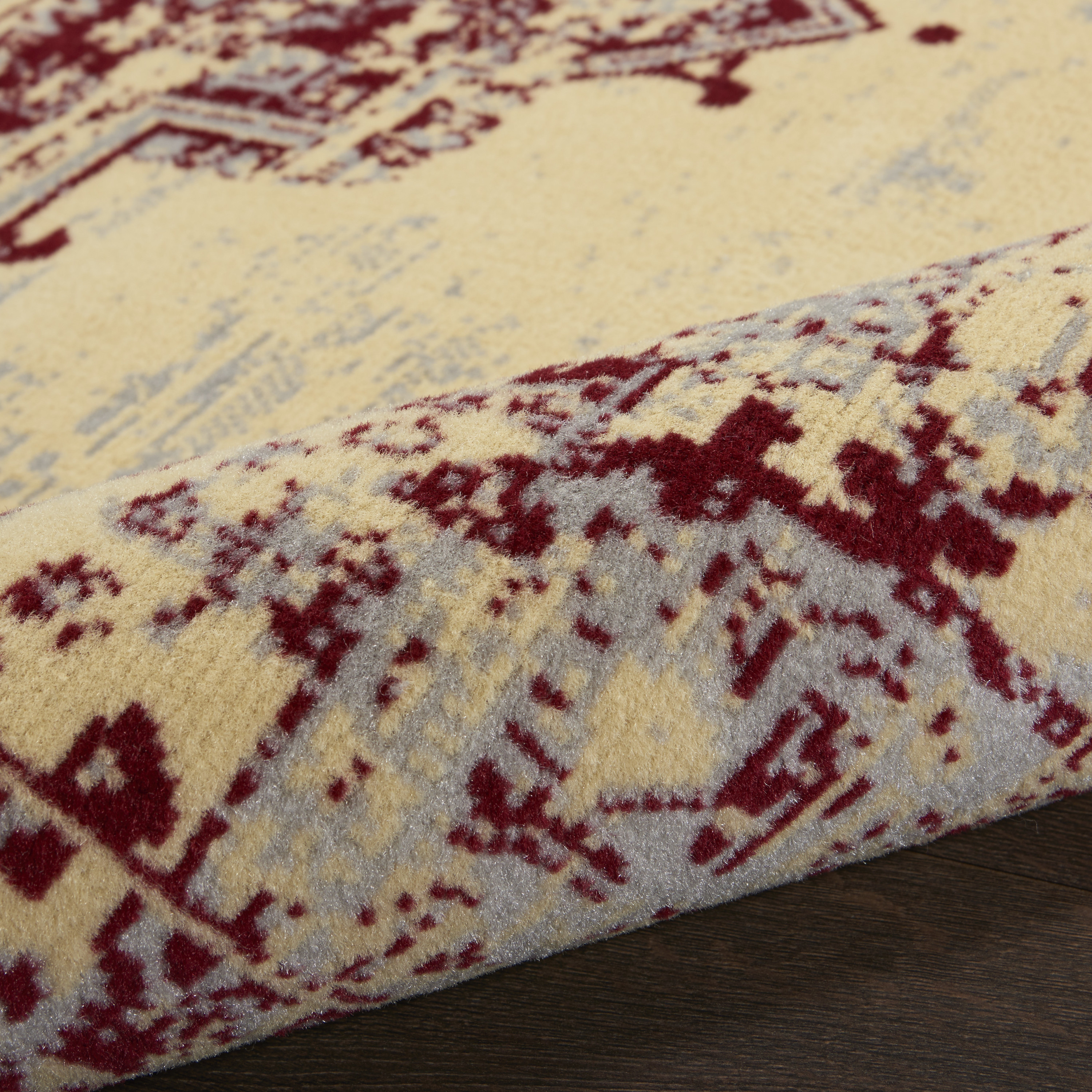 Nourison Grafix 2' x 4' Cream Red Vintage Indoor Rug
