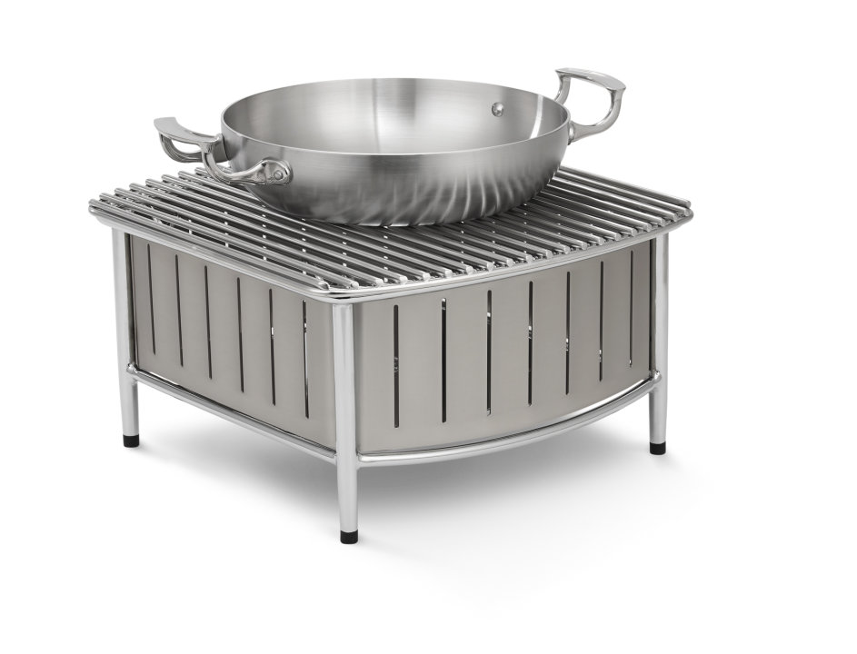 Small contoured buffet station with wire grill in natural