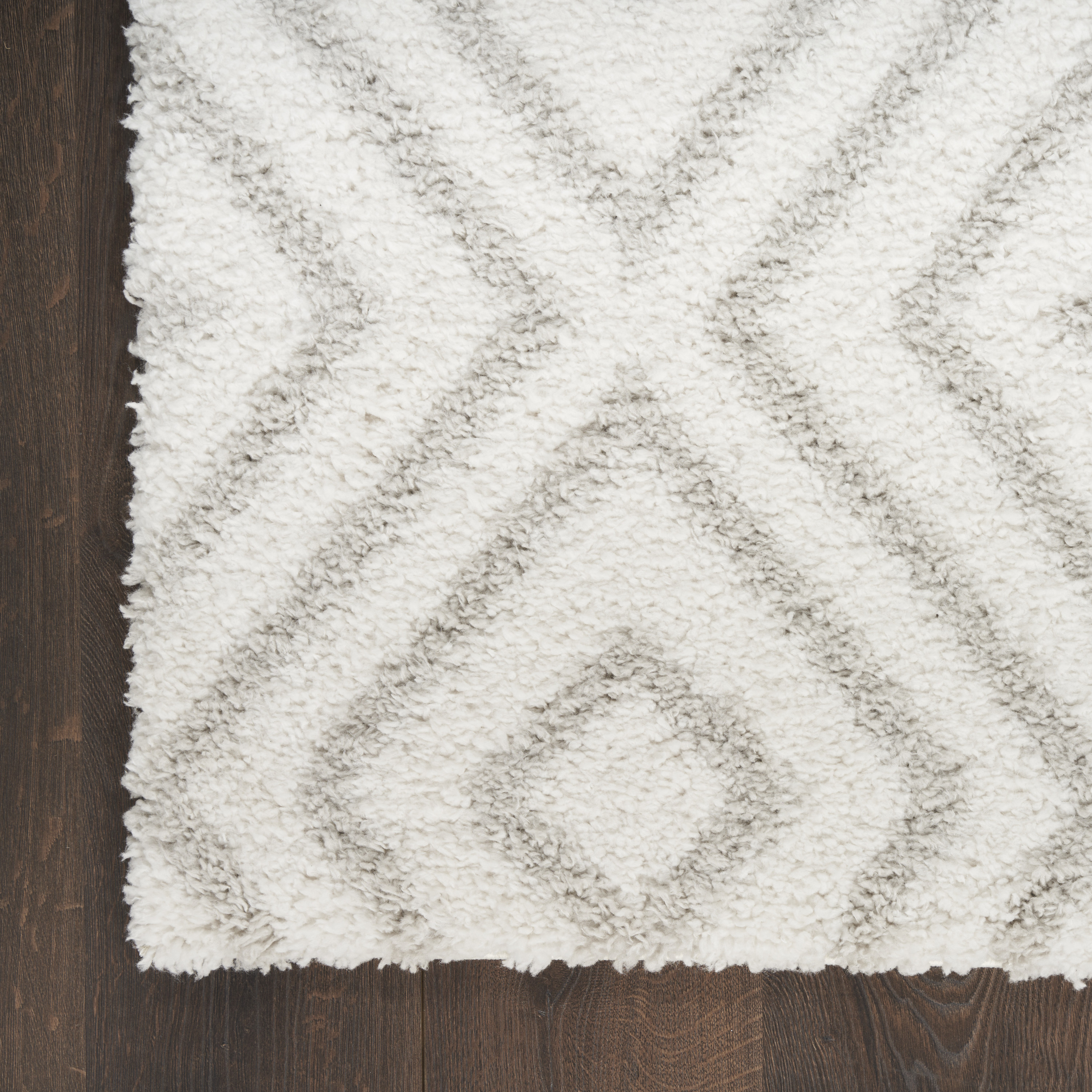 Nourison Modern Shag 5'3" x 7' Ivory Silver Modern Indoor Rug