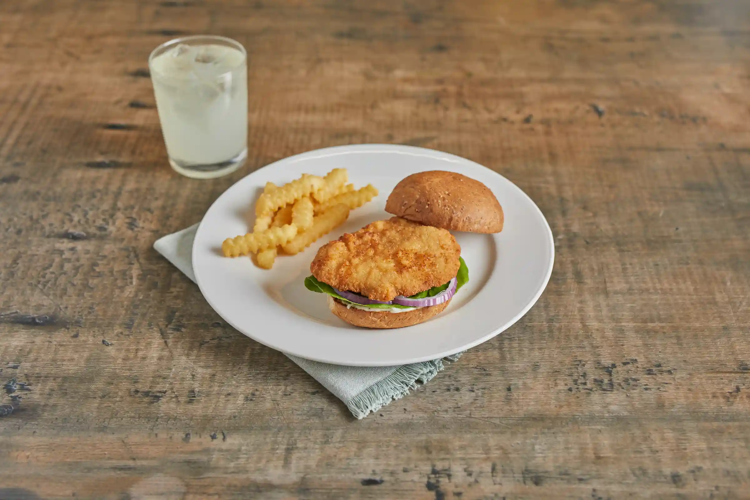 Tyson® Fully Cooked Breaded Chicken Breast Filets, 4 oz. https://images.salsify.com/image/upload/s--xz4kTrrp--/q_25/bnrkctzyagaeda8btfoa.webp