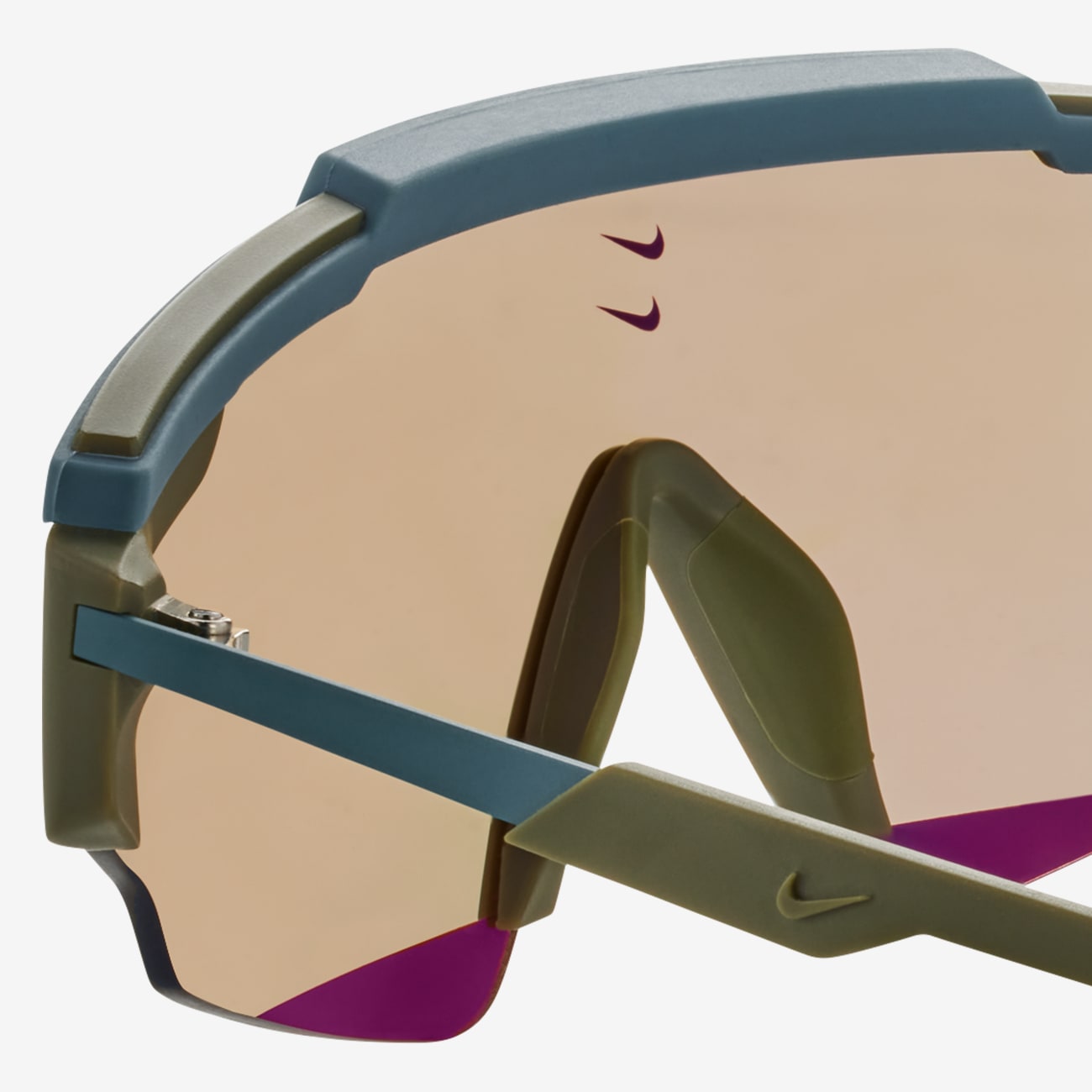 Nike Marquee Edge Mirrored Lifestyle Image 2