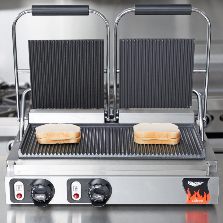 Double 208- to 240-volt Cayenne® sandwich press with panini-style, cast-iron plates