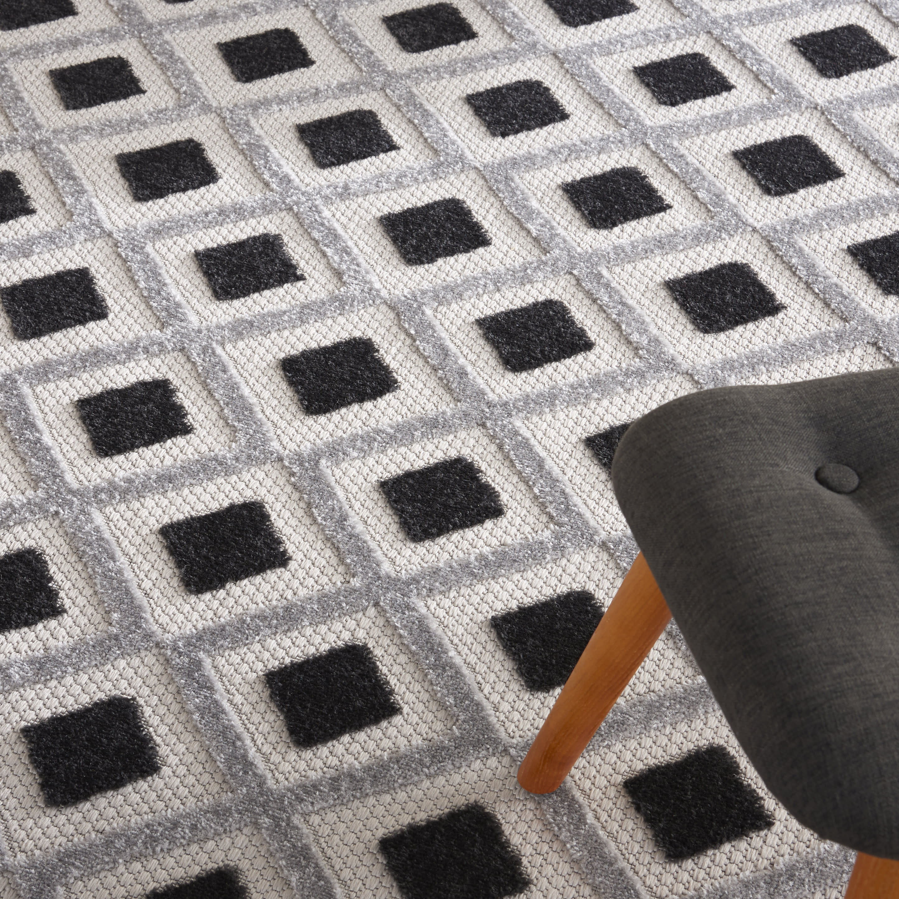 Nourison Aloha 7'10" x 10'6" Black White Modern Rug