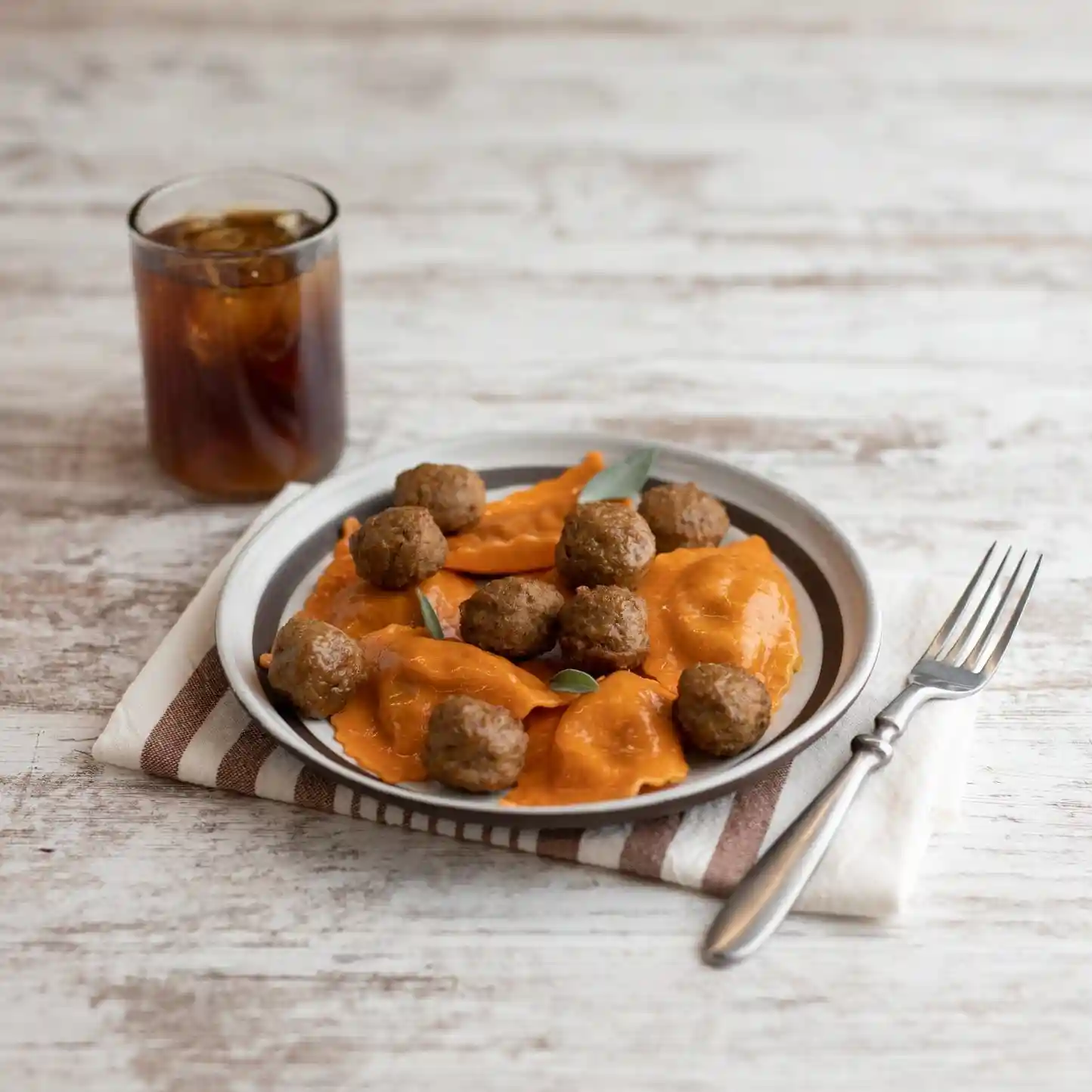 AdvancePierre™ Fully Cooked Beef and Chicken Meatballs, 0.5 oz https://images.salsify.com/image/upload/s--qOaaisVR--/q_25/rulbprubfwk6t5zggcju.webp