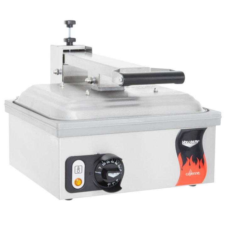 120-volt Cayenne® sandwich press with smooth, natural-finish plates