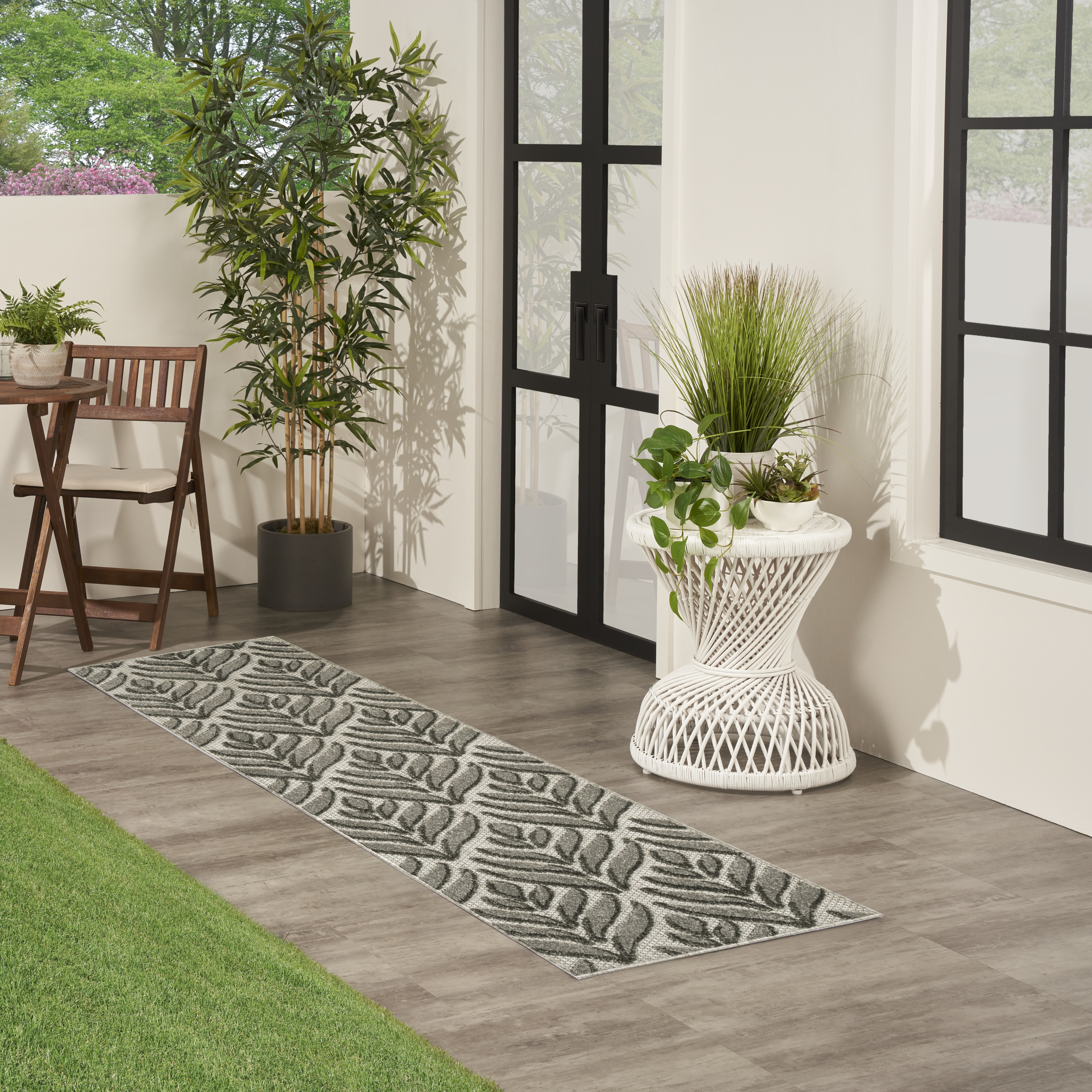 Nourison Aloha 2' x 6' Charcoal Outdoor Rug