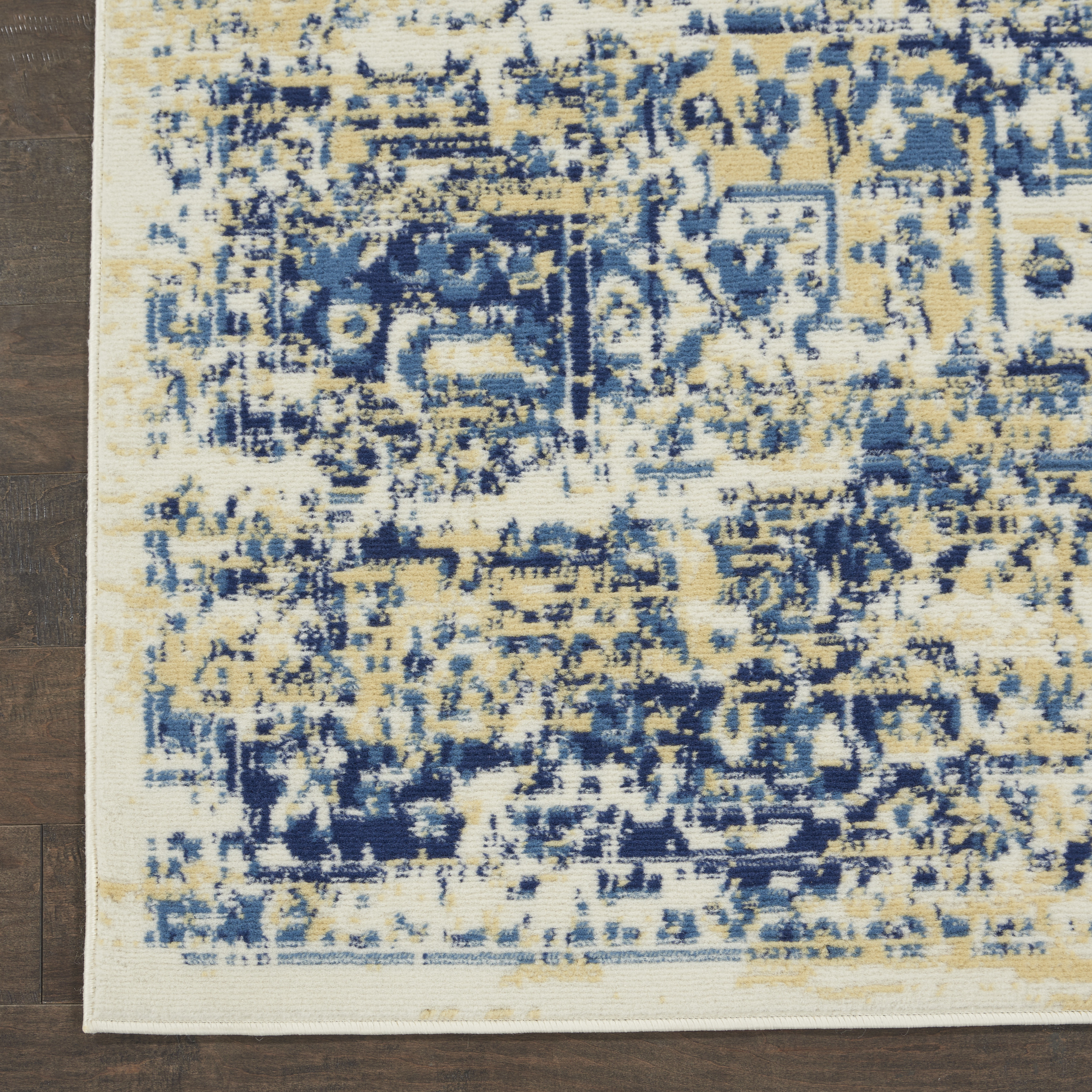 Nourison Grafix 3' x 5' White Vintage Indoor Rug