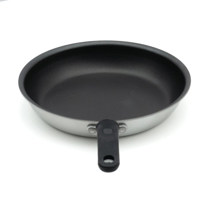 12-inch Wear-Ever® rivetless fry pan with CeramiGuard® II nonstick coating and silicone handle