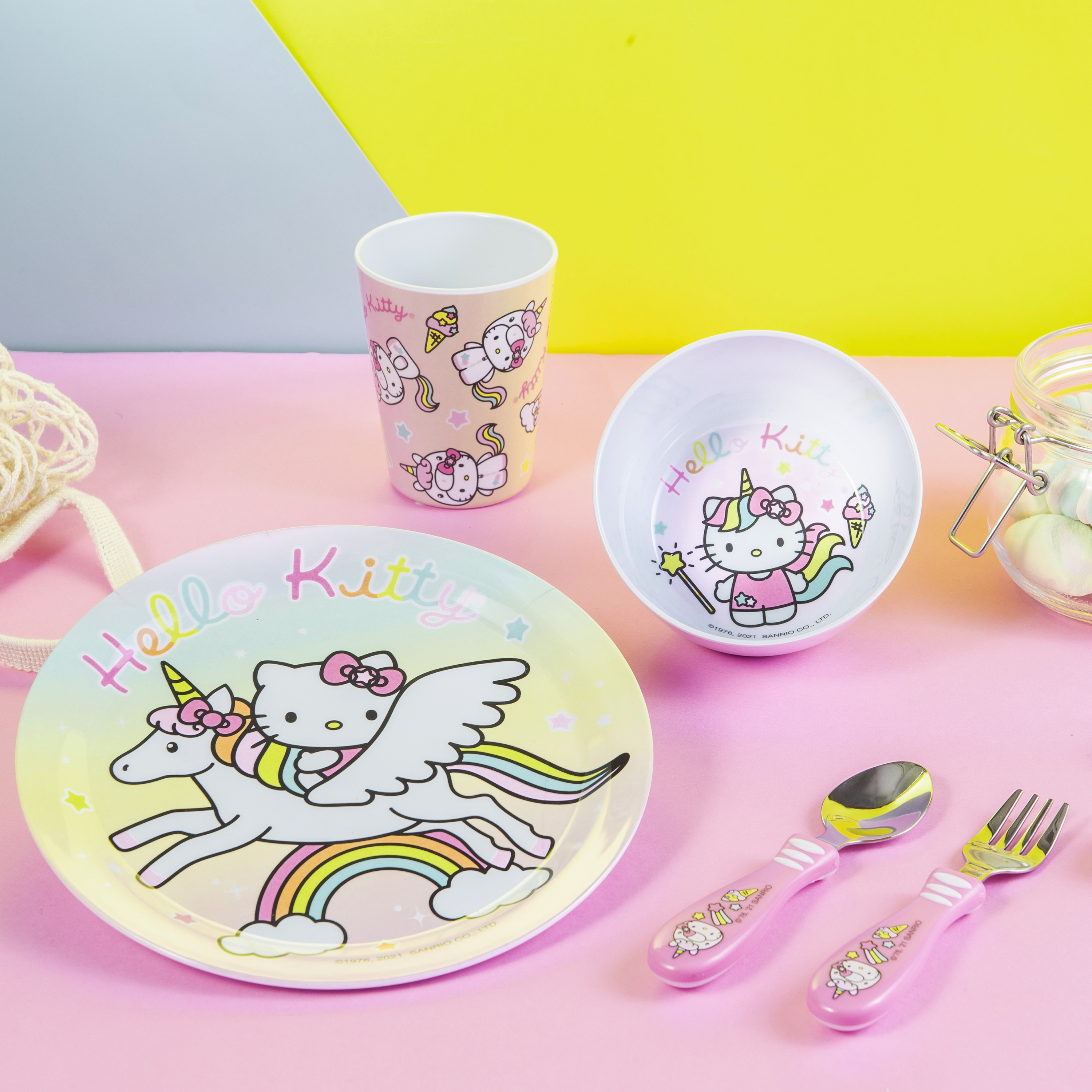 Sanrio Dinnerware Set, Hello Kitty, 5-piece set slideshow image 2