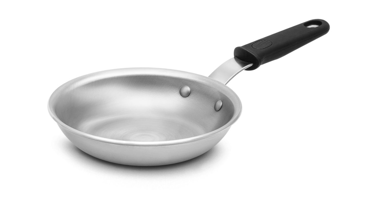 7-inch Wear-Ever® aluminum fry pan with natural finish and silicone handle