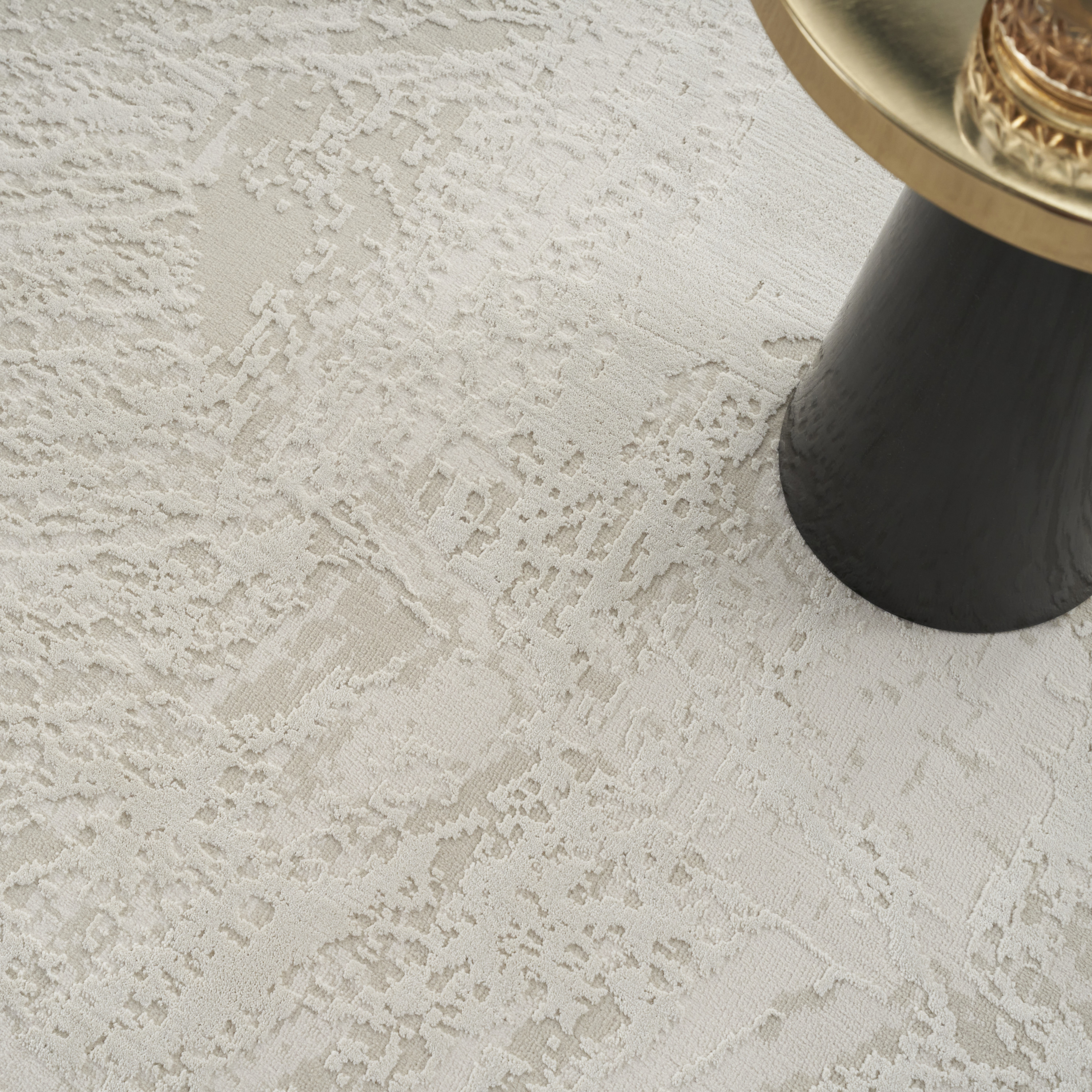 Nourison Desire 7'10" x 9'10" Ivory Modern Indoor Rug