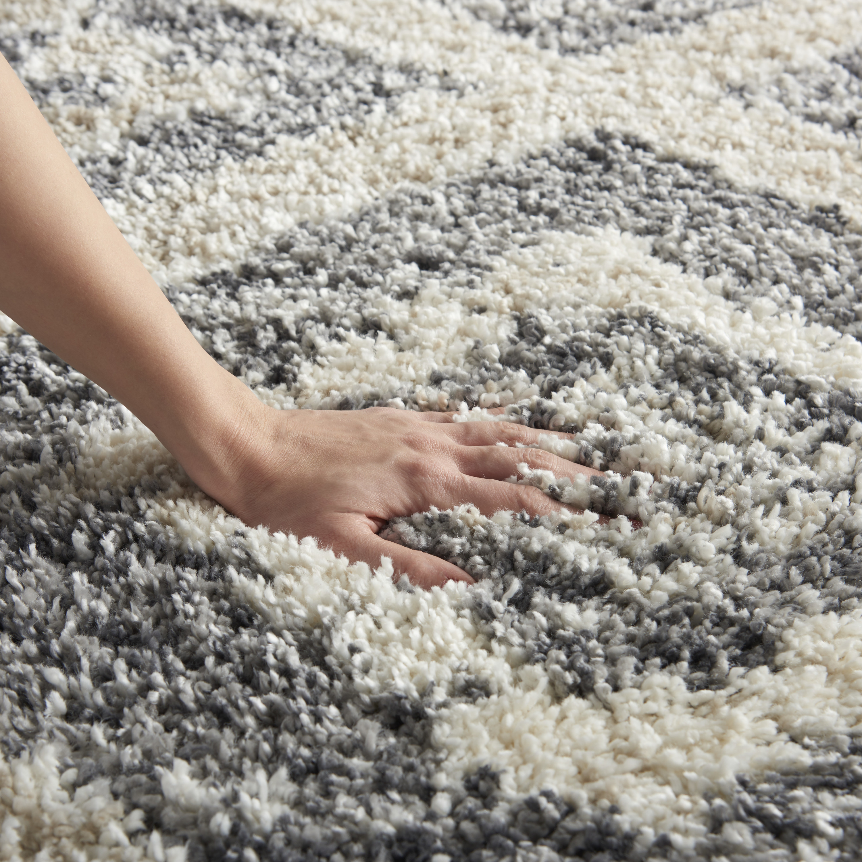 Nourison Oslo Shag 5'3" x 7'9" Grey Ivory Shag Indoor Rug